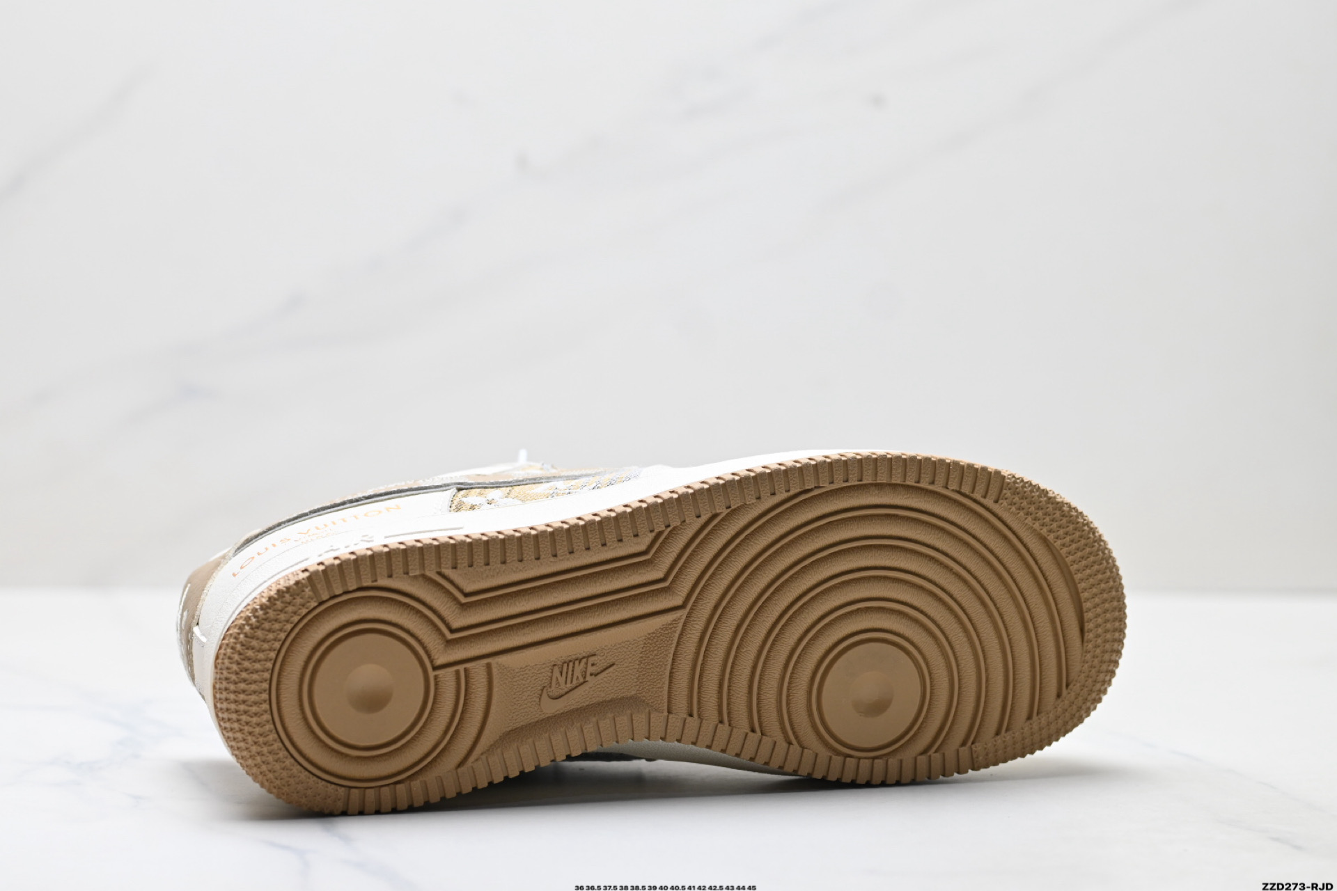 NIKE AIR FORCE 1‘07 LV8 XL1979-107