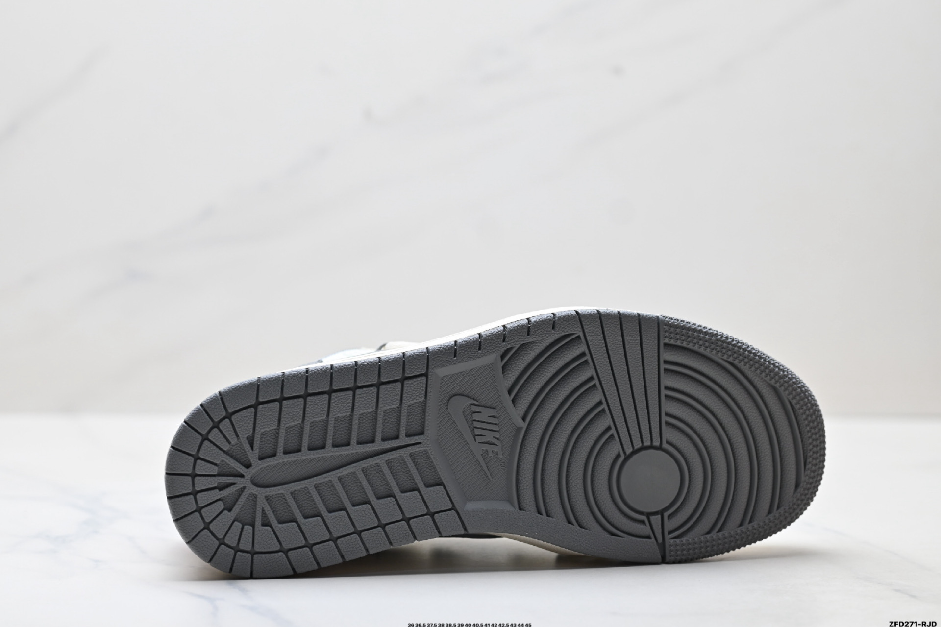 Nike Air Jordan 1 x Travis Scott AJ1倒勾 乔一倒钩 ‘DIY’定制 耐克 低帮文化篮球鞋 HT5088-605