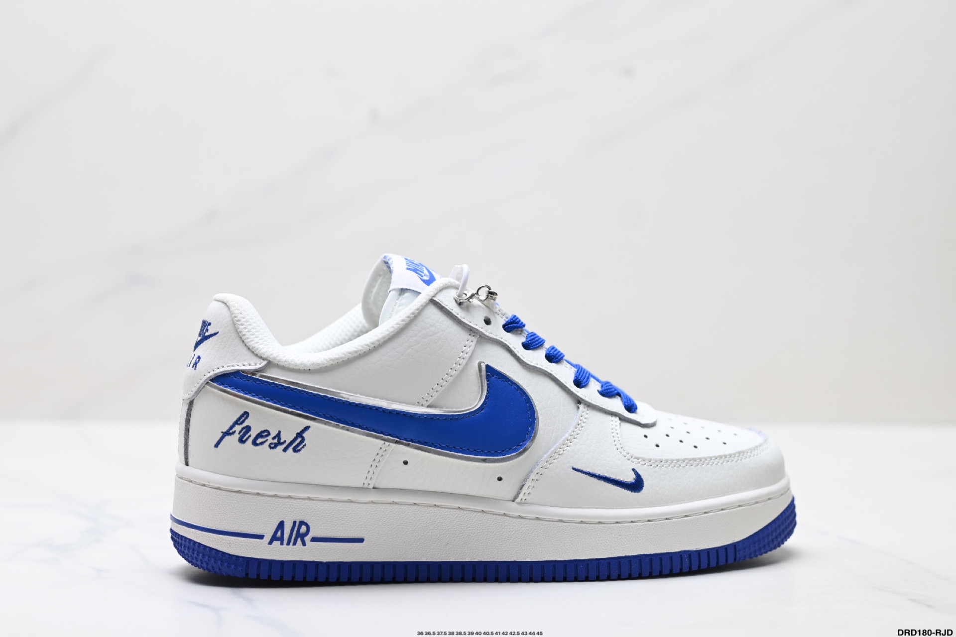 Nike Air Force 1 ’07: Zapatillas de Baloncesto Casuales en Blanco y Azul