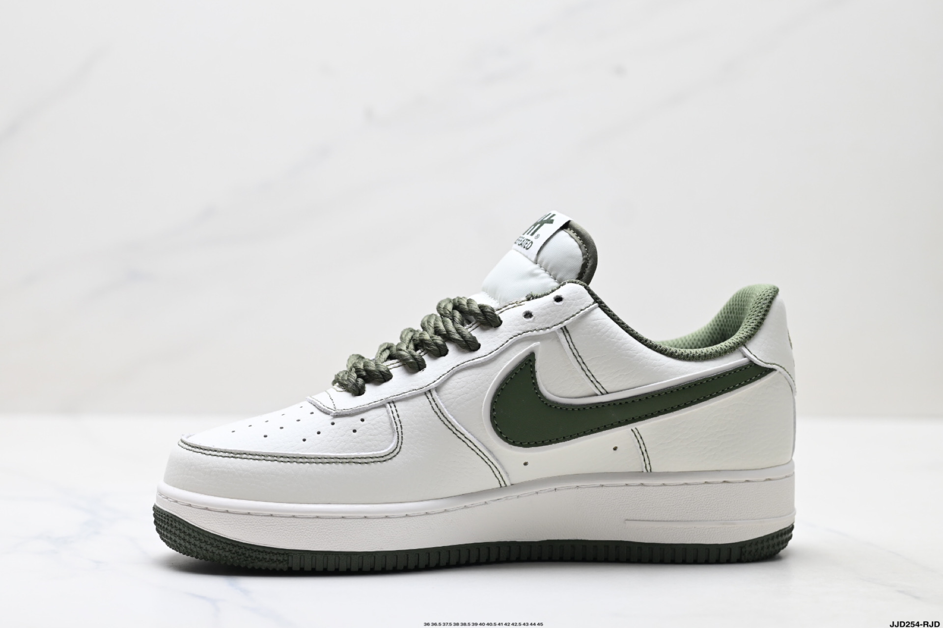 Nike Air Force 1 '07 Low Undefeated Zapatillas Deportivas Casuales para Hombre 4 i1757435308393 1720 0 2