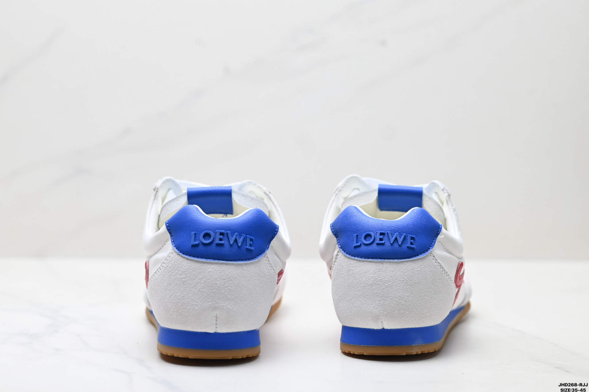 💰170
公司级✅Loewe Ballet Runner 2.0 罗意威 Sneakers系列阿甘复古风德训薄底百搭休闲运动鞋
广东纯原大厂出品 不对称鞋头设计 袜状内部结构 轻盈橡胶外底延伸至鞋头 后跟标签饰有注塑橡胶 LOEWE 标志
MAX推荐版本 升级原楦型开发纸版 全手工拉帮工艺成型 采用反绒牛皮革拼接头层皮饰片 鞋面材质 鞋身原装高密度防刮尼龙面料 极好柔软效果 双层乳胶缓震鞋垫 外部搭配轻量 EVA缓震组合橡胶防滑片装外底
尺码:35-45
ID:JHD268-RJJ