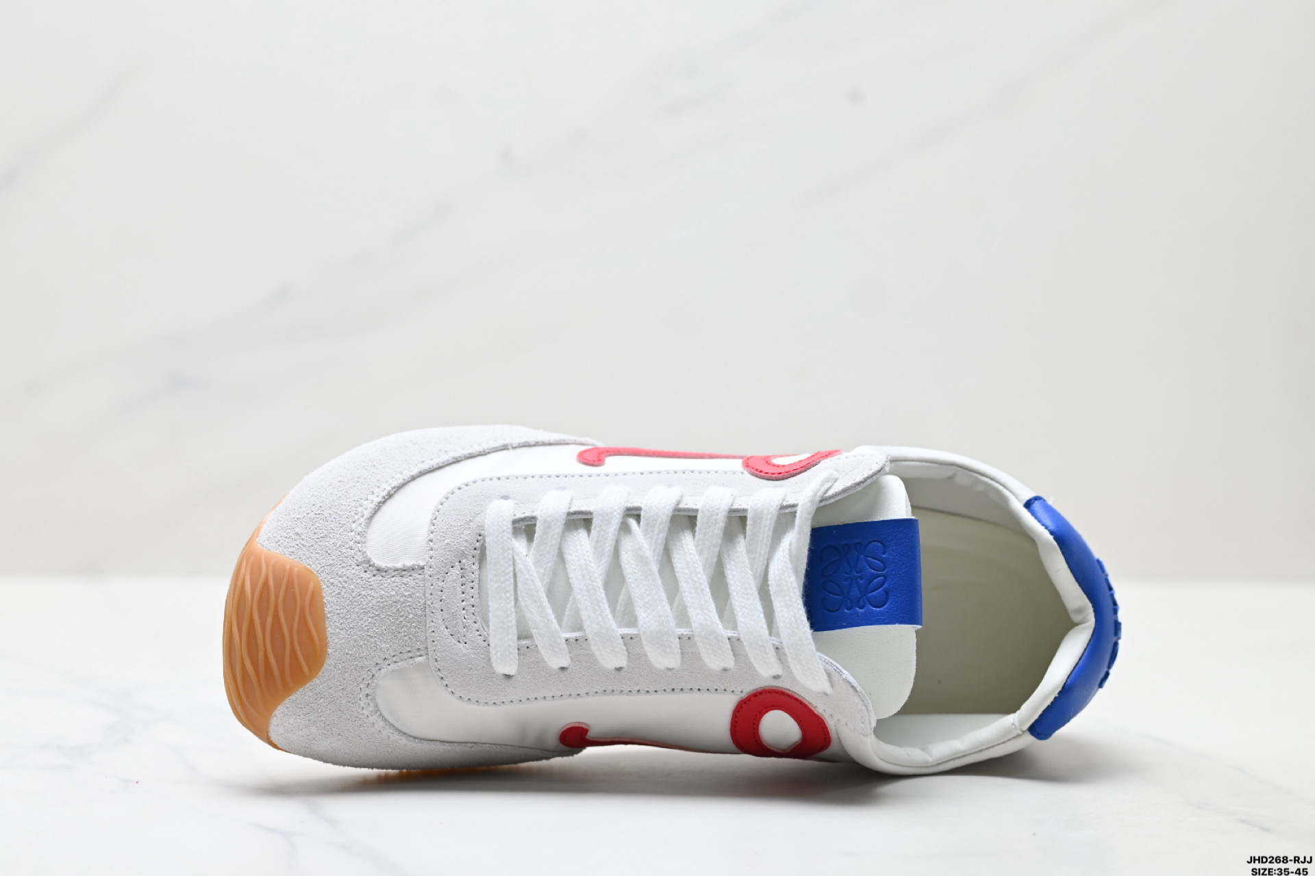 💰170
公司级✅Loewe Ballet Runner 2.0 罗意威 Sneakers系列阿甘复古风德训薄底百搭休闲运动鞋
广东纯原大厂出品 不对称鞋头设计 袜状内部结构 轻盈橡胶外底延伸至鞋头 后跟标签饰有注塑橡胶 LOEWE 标志
MAX推荐版本 升级原楦型开发纸版 全手工拉帮工艺成型 采用反绒牛皮革拼接头层皮饰片 鞋面材质 鞋身原装高密度防刮尼龙面料 极好柔软效果 双层乳胶缓震鞋垫 外部搭配轻量 EVA缓震组合橡胶防滑片装外底
尺码:35-45
ID:JHD268-RJJ