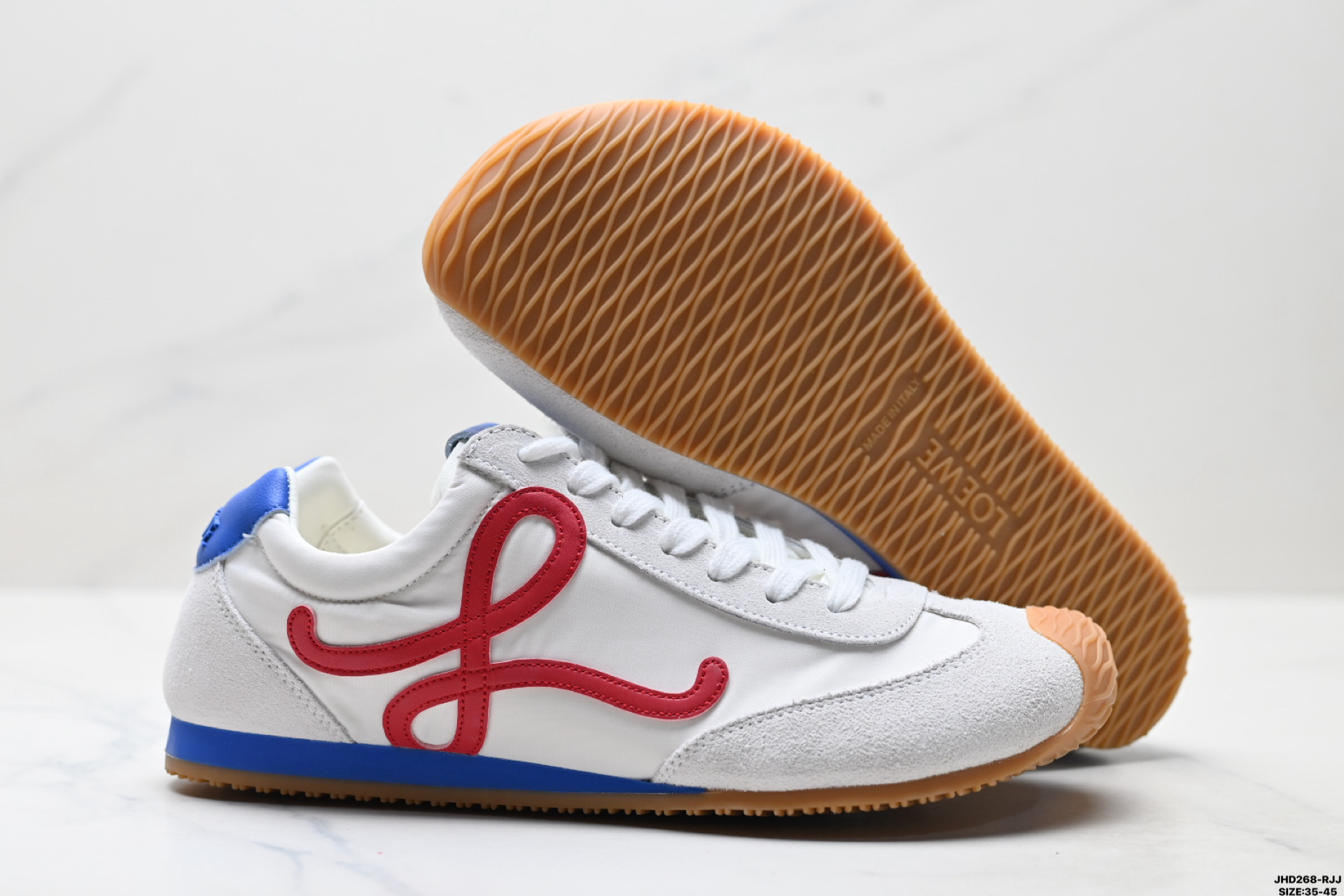 💰170
公司级✅Loewe Ballet Runner 2.0 罗意威 Sneakers系列阿甘复古风德训薄底百搭休闲运动鞋
广东纯原大厂出品 不对称鞋头设计 袜状内部结构 轻盈橡胶外底延伸至鞋头 后跟标签饰有注塑橡胶 LOEWE 标志
MAX推荐版本 升级原楦型开发纸版 全手工拉帮工艺成型 采用反绒牛皮革拼接头层皮饰片 鞋面材质 鞋身原装高密度防刮尼龙面料 极好柔软效果 双层乳胶缓震鞋垫 外部搭配轻量 EVA缓震组合橡胶防滑片装外底
尺码:35-45
ID:JHD268-RJJ