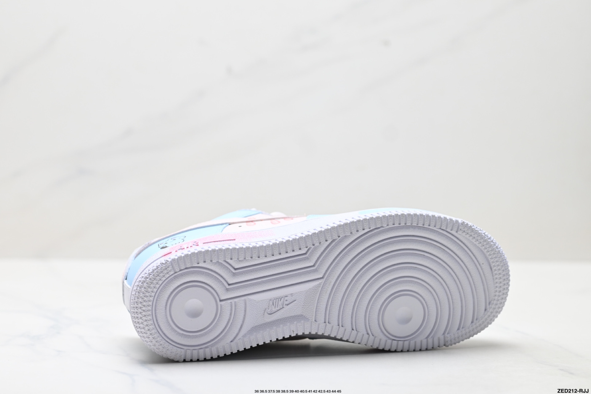 NIKE AIR FORCE 1‘07 ZH0316-107