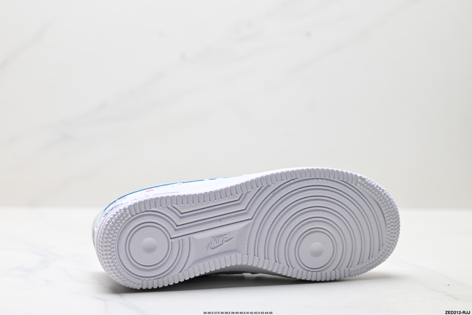 NIKE AIR FORCE 1‘07 HF0022-010