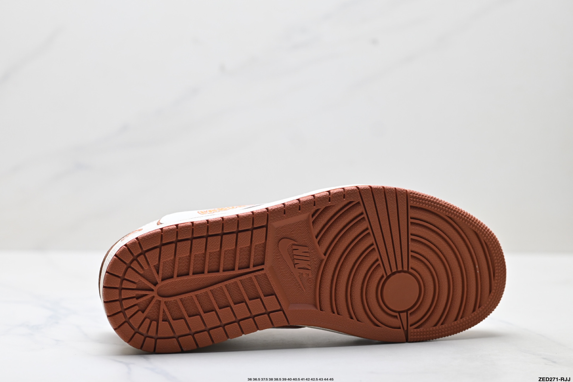 Nike Air Jordan 1 x Travis Scott AJ1倒勾 乔一倒钩 ‘DIY’定制 耐克 低帮文化篮球鞋 DZ5899-020