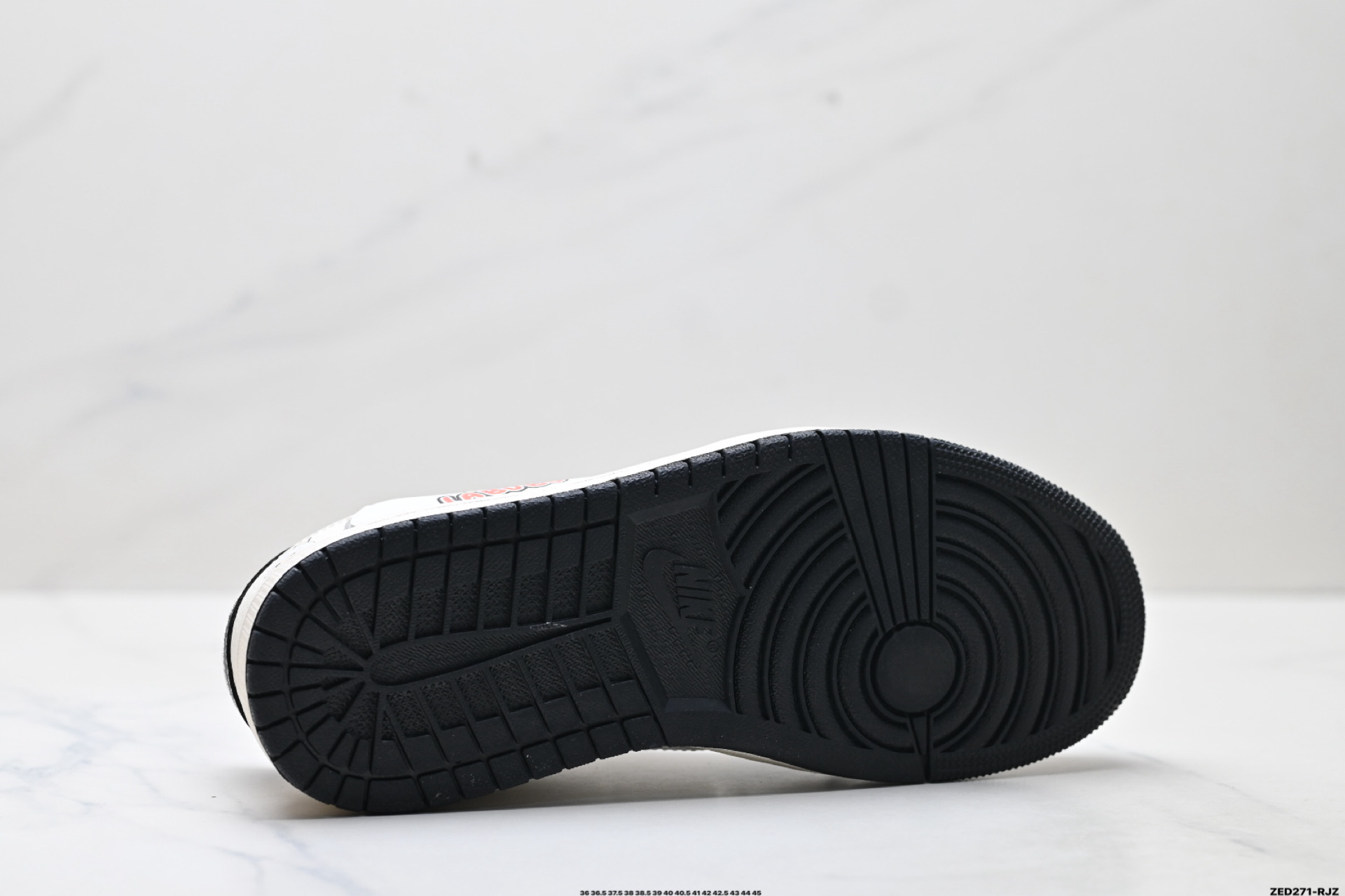 Nike Air Jordan 1 x Travis Scott AJ1倒勾 乔一倒钩 ‘DIY’定制 耐克 低帮文化篮球鞋 DZ5899-019