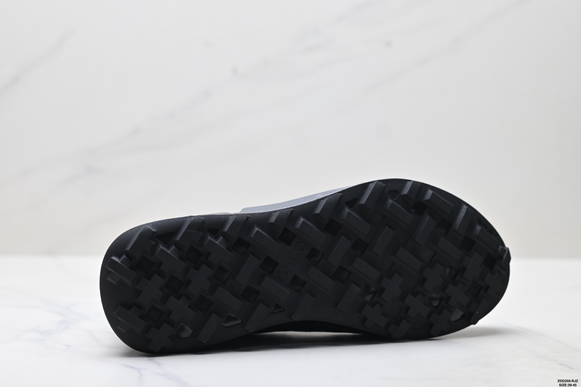 Ecco爱步 BIOM C-TRAIL系列 牛皮 圆头厚底系带 低帮 徒步鞋 822854-010