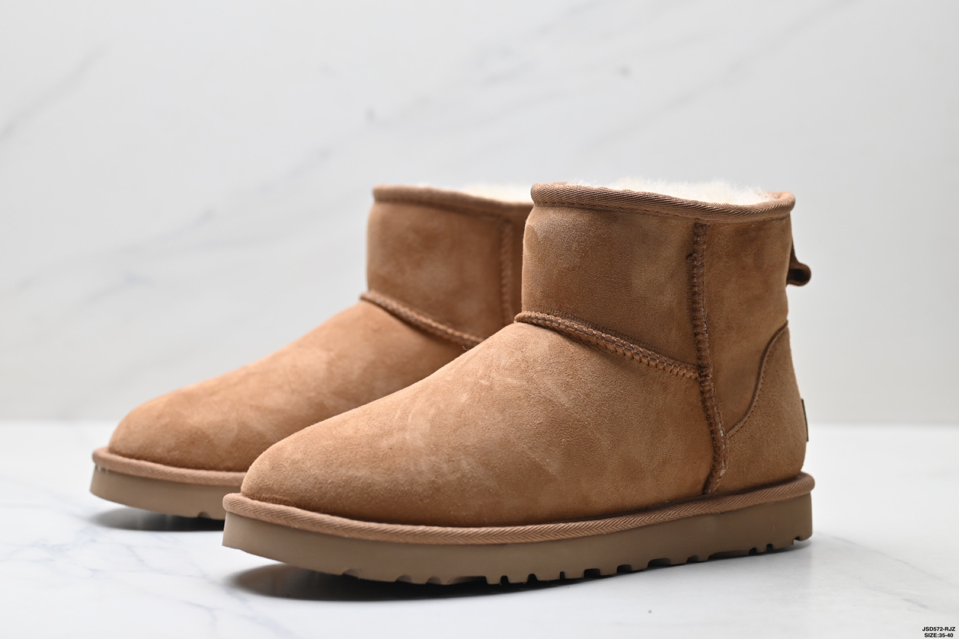 UGG 1016222 经典短筒秋冬羊皮毛一体雪地靴