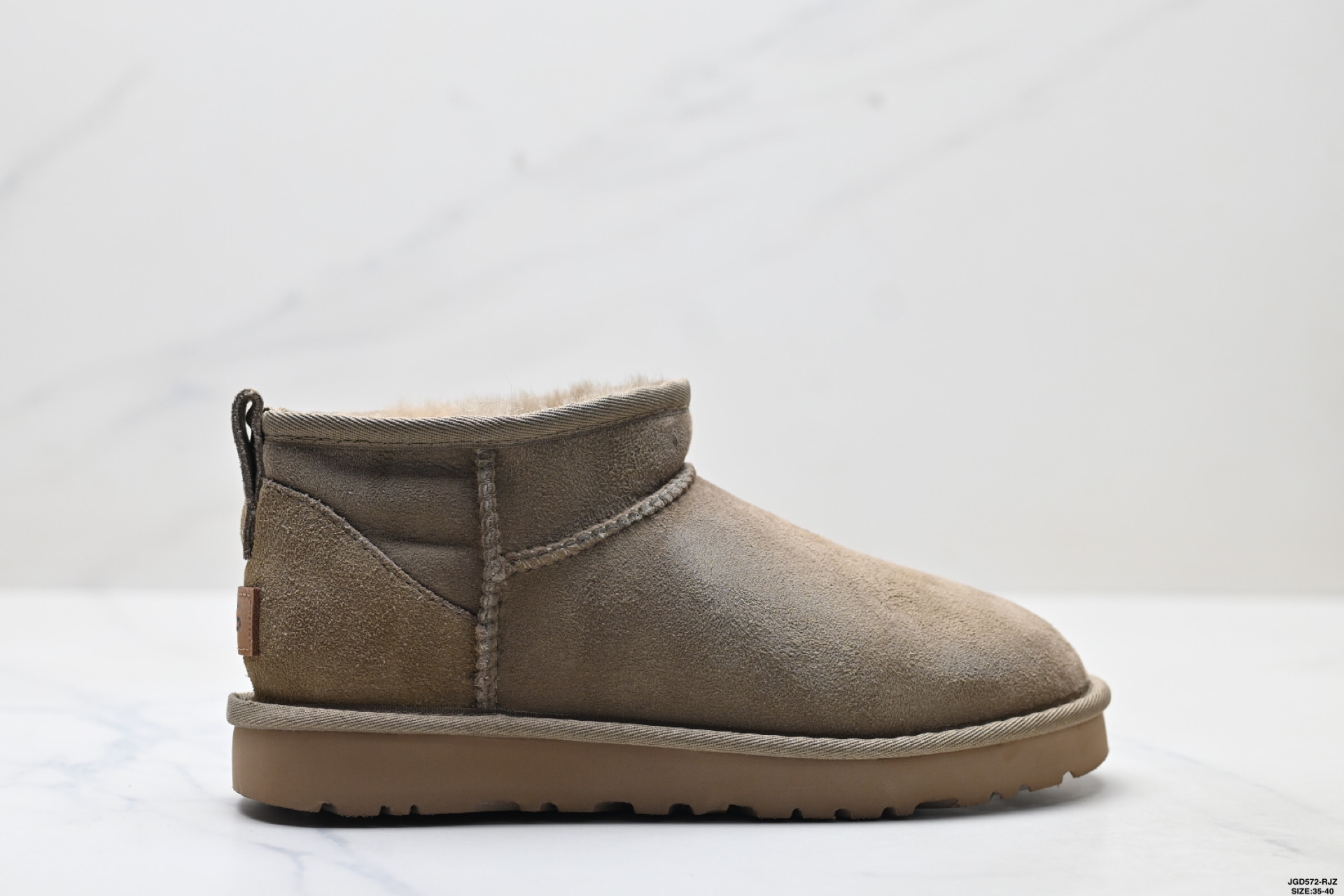 UGG Classic Ultra Mini Botas Cortas de Plataforma para Mujer – Comodidad y Estilo