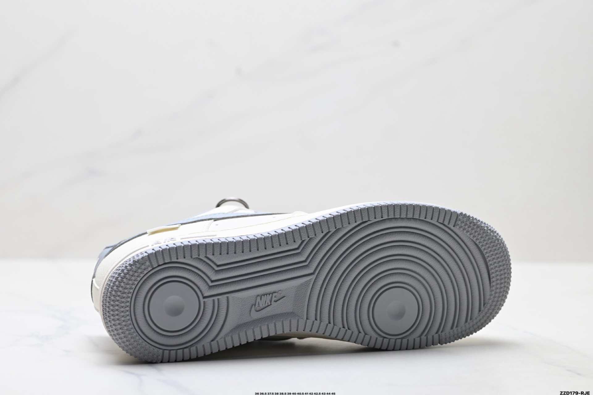 NIKE AIR FORCE 1‘07 LV8 SM6668-106