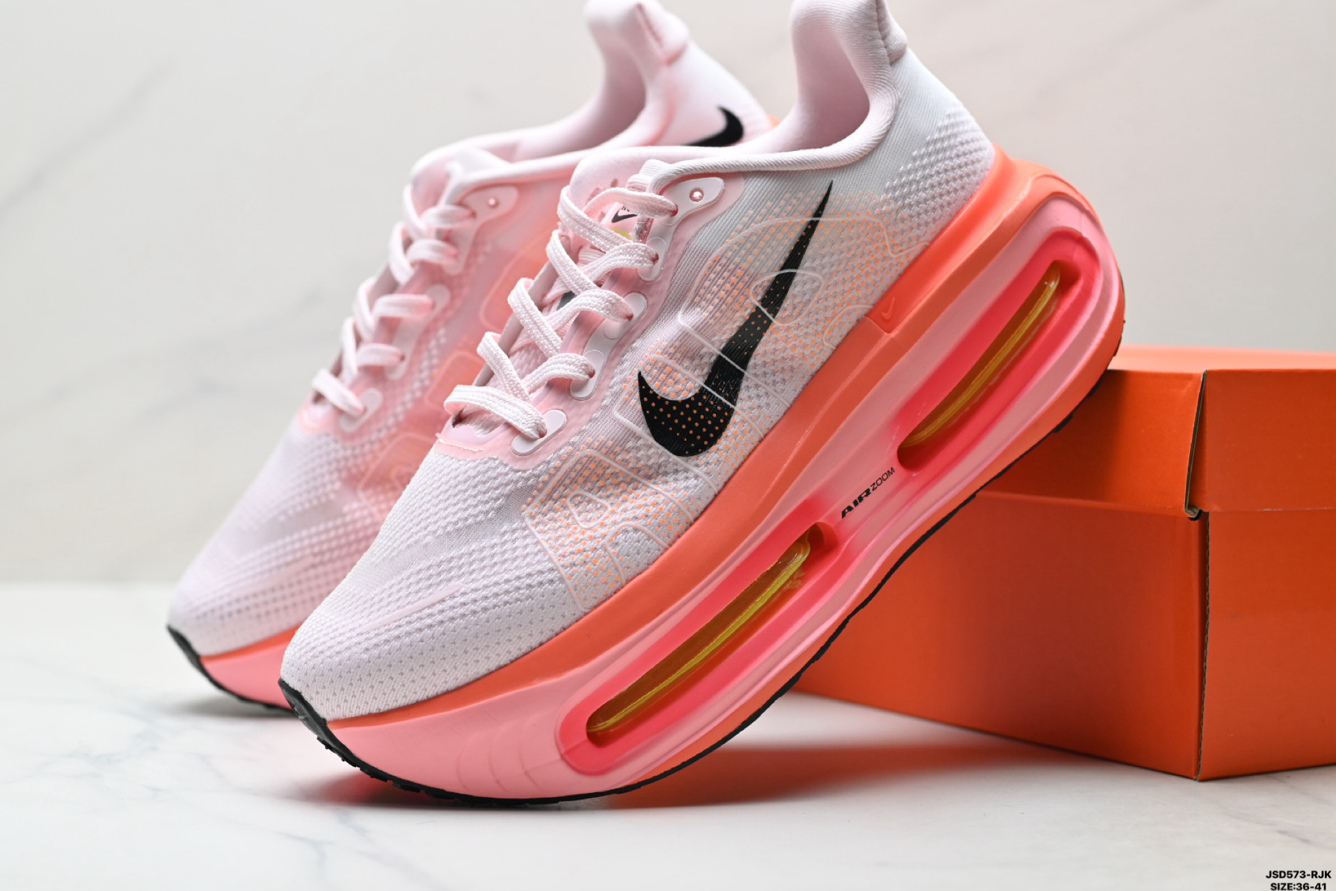 Nike VOMERO PREMIUM 耐克 舒适减震防滑 低帮跑步鞋 FN8453-036