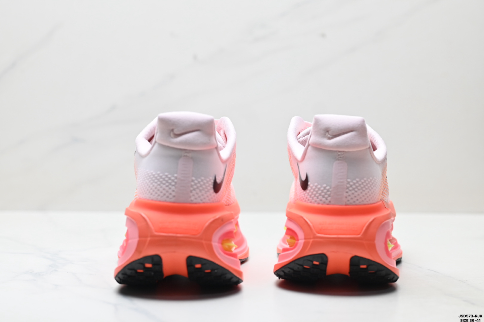 Nike VOMERO PREMIUM 耐克 舒适减震防滑 低帮跑步鞋 FN8453-036