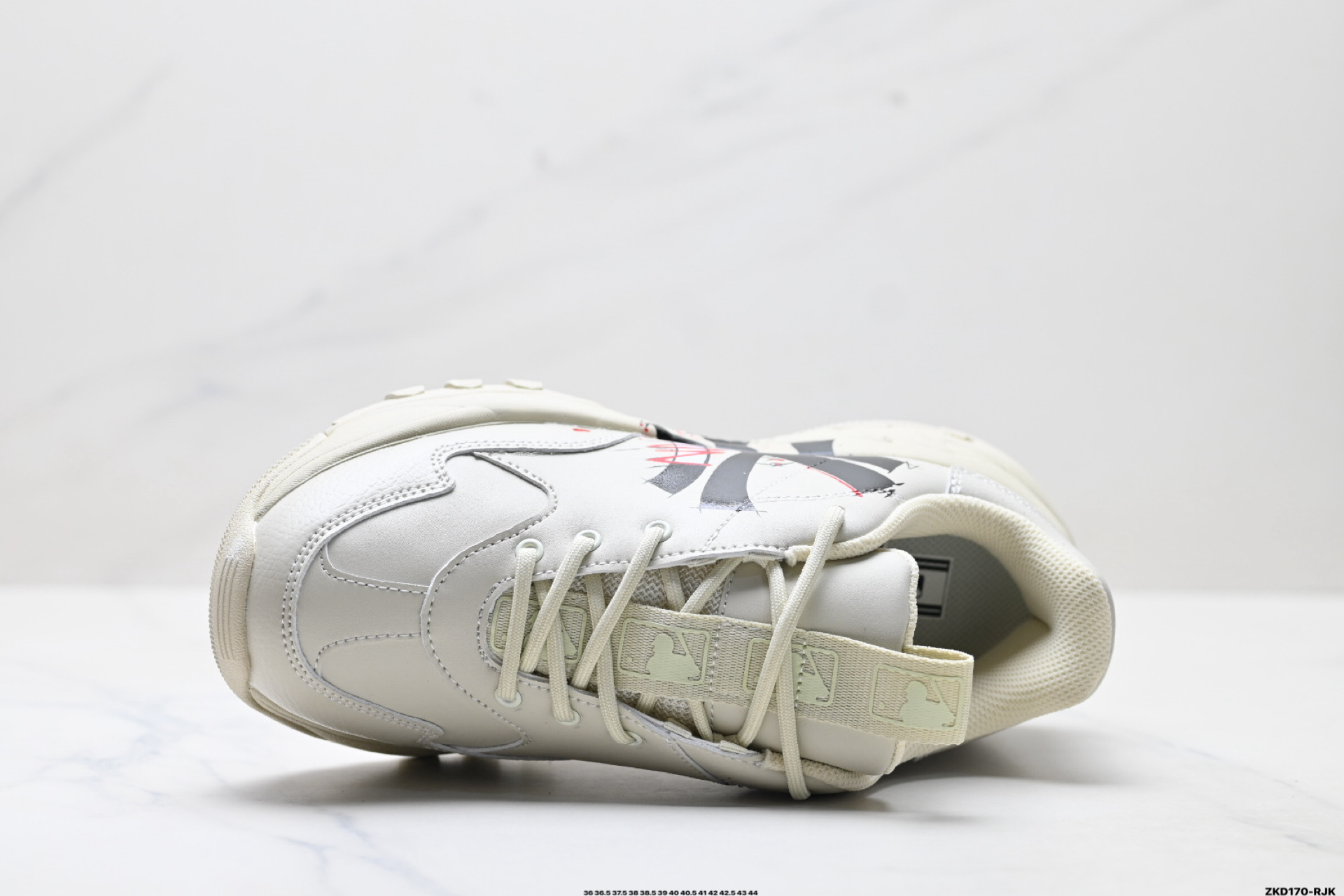 MLB BIGBALL CHUNKY PIXEL ‘DIY定制’ 简约时尚 百搭 包裹性保暖防滑防水减震 低帮 板鞋 3ASXCA12N