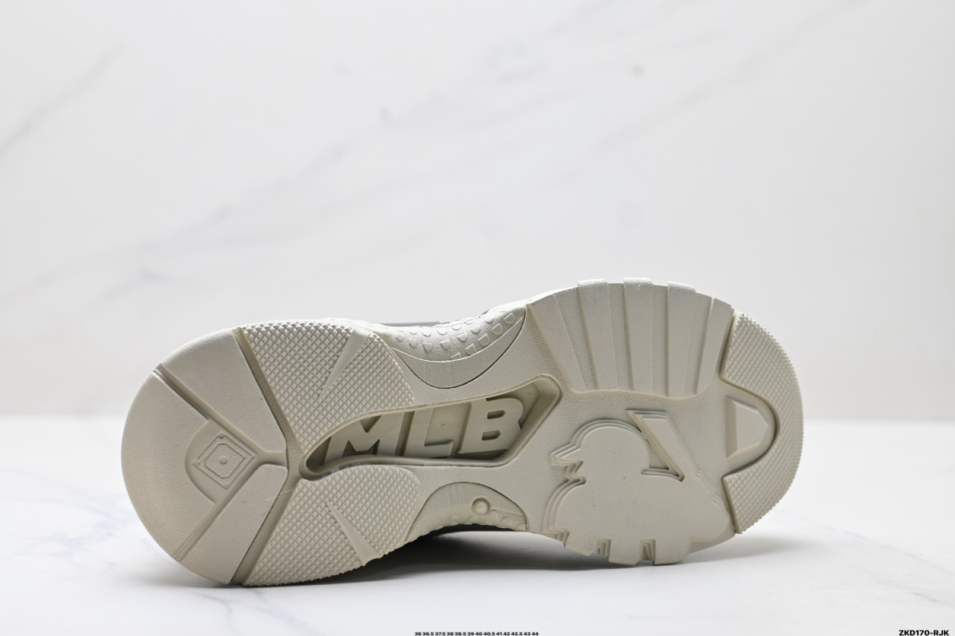 MLB BIGBALL CHUNKY PIXEL ‘DIY定制’ 简约时尚 百搭 包裹性保暖防滑防水减震 低帮 板鞋 3ASXCA12N