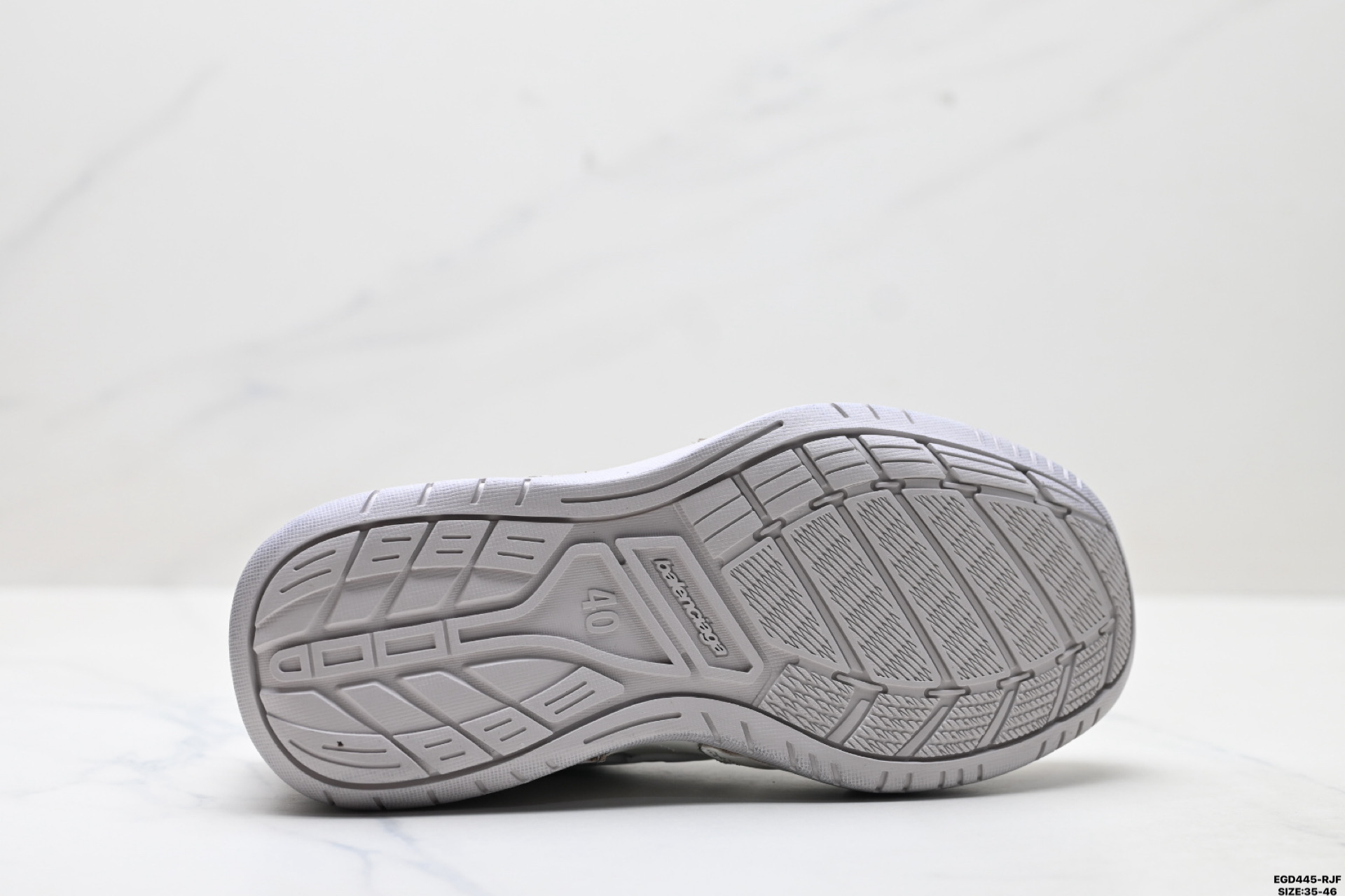 Balenciaga巴黎世家 Hamptons Worn-Out 圆头系带做旧低帮板鞋 841765 WCURS 9930