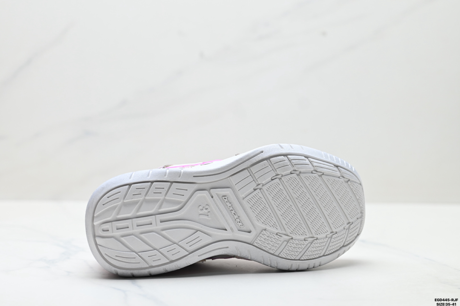 Balenciaga巴黎世家 Hamptons Worn-Out 圆头系带做旧低帮板鞋 841765 WCURS 9930