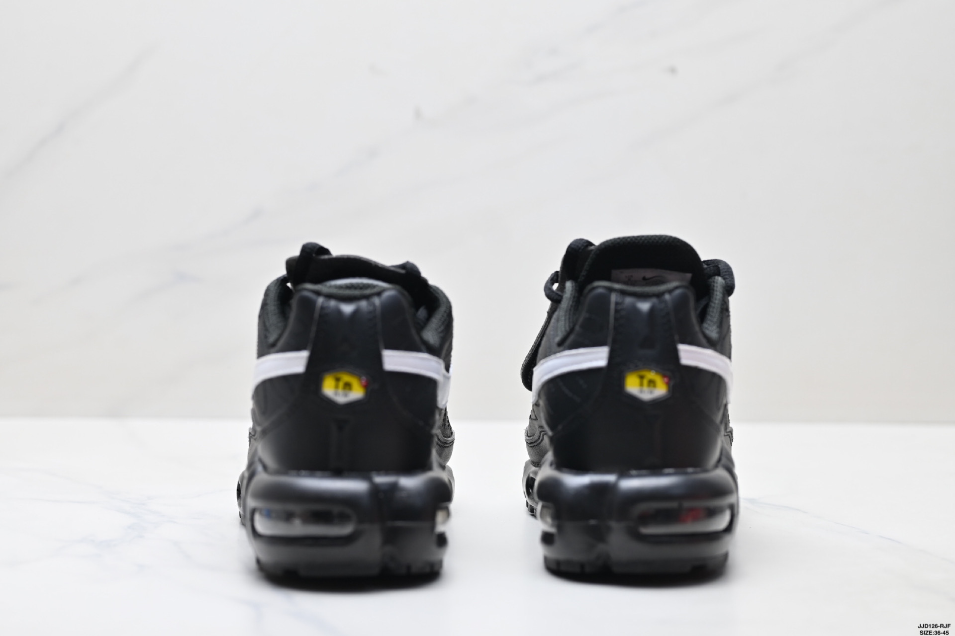 Nike Air Max Plus TN: Comodidad y Estilo en Cada Paso, Negro/Blanco 7 i1757869177837 7652 0 5