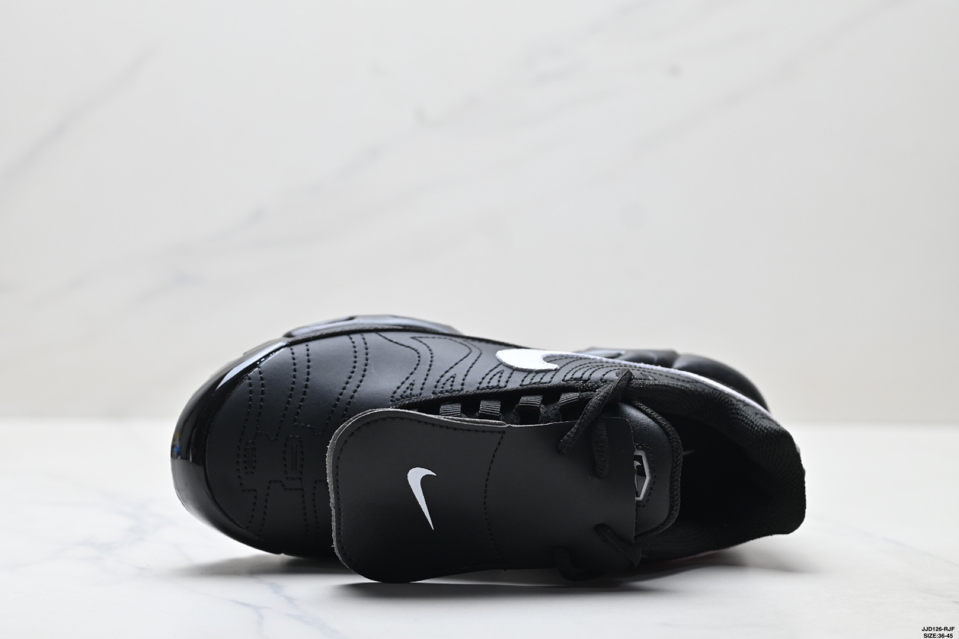 Nike Air Max Plus TN: Comodidad y Estilo en Cada Paso, Negro/Blanco 3 i1757869177838 6084 0 1