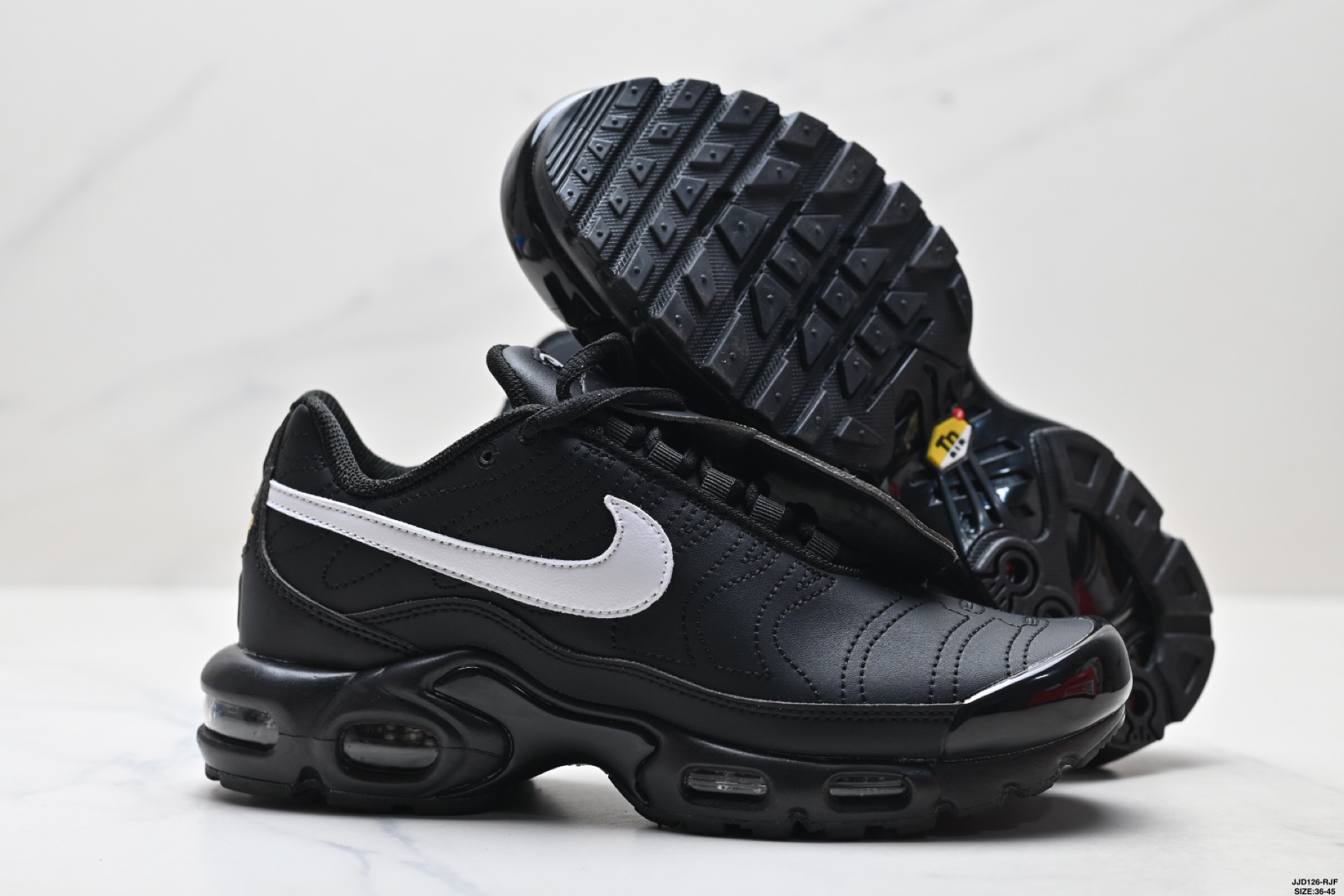 Nike Air Max Plus TN: Comodidad y Estilo en Cada Paso, Negro/Blanco 6 i1757869177838 9160 0 4