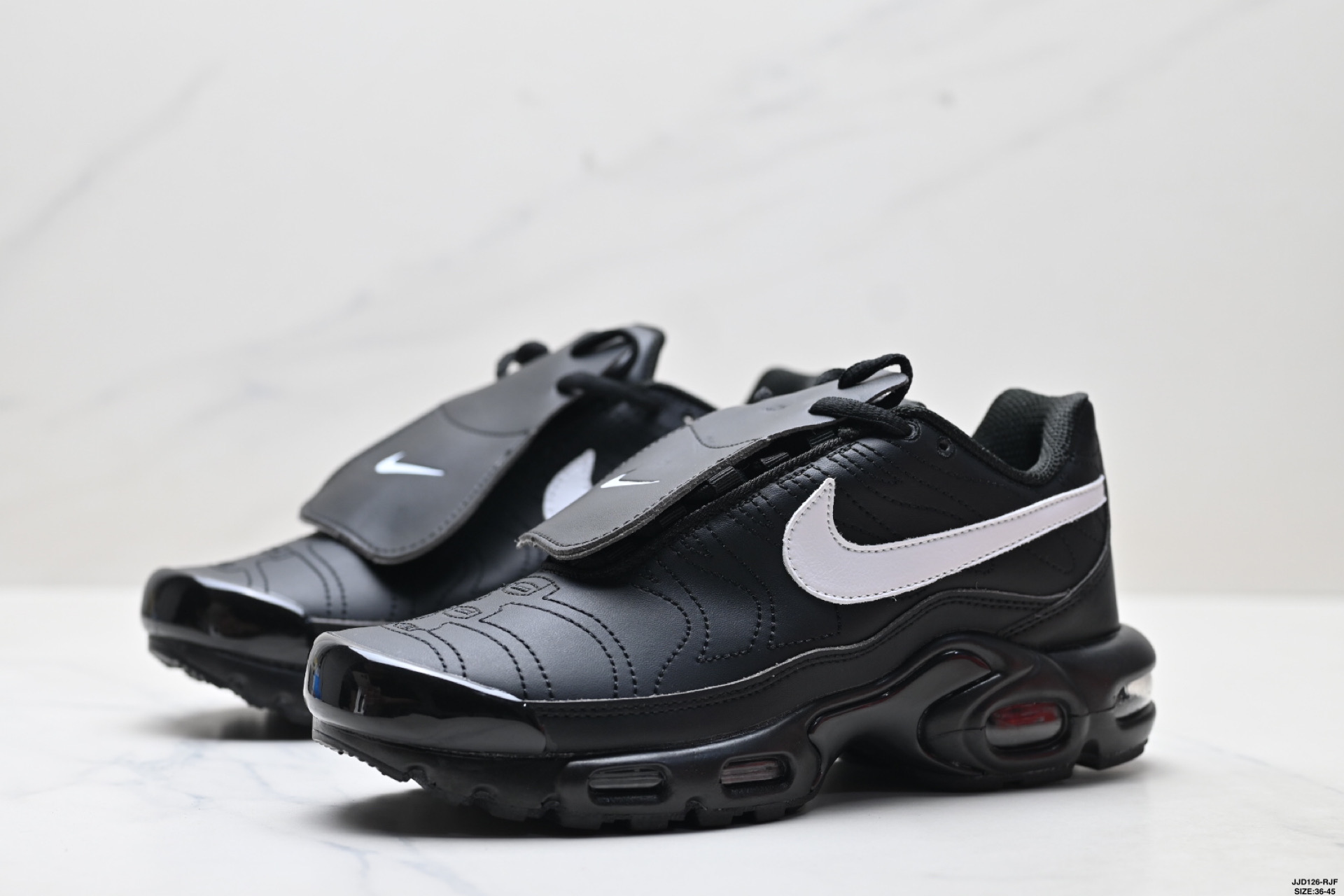 Nike Air Max Plus TN: Comodidad y Estilo en Cada Paso, Negro/Blanco 5 i1757869177838 9872 0 3