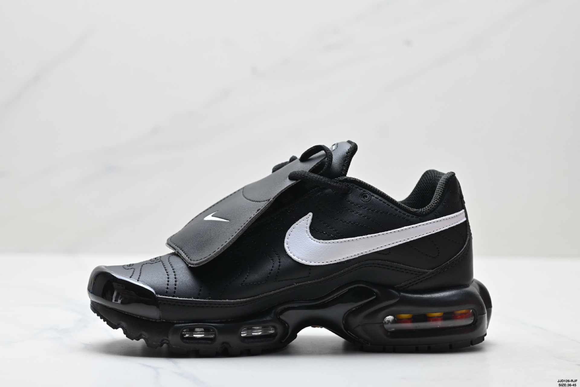 Nike Air Max Plus TN: Comodidad y Estilo en Cada Paso, Negro/Blanco 4 i1757869178058 1528 0 2