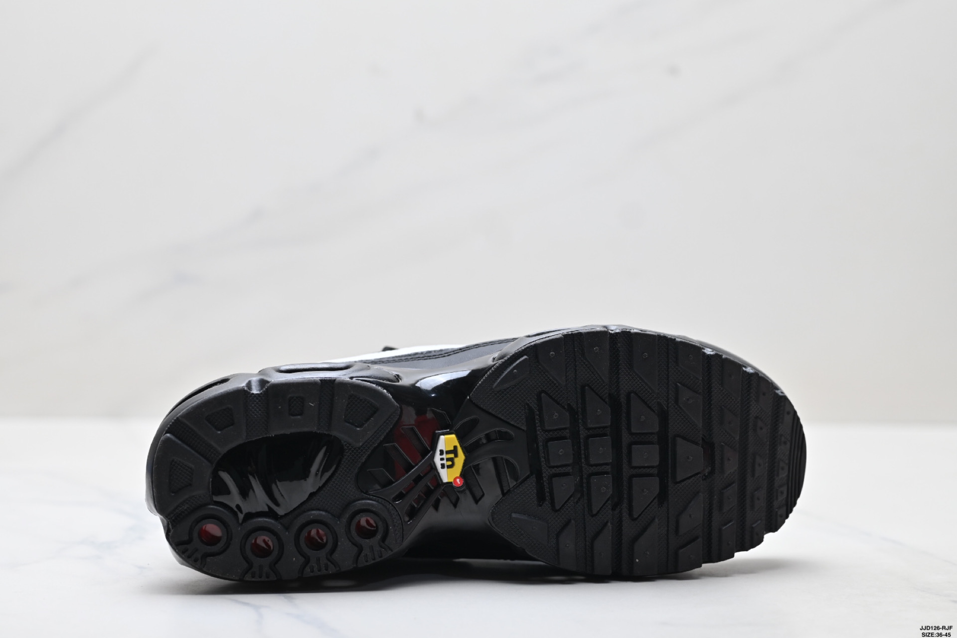 Nike Air Max Plus TN: Comodidad y Estilo en Cada Paso, Negro/Blanco 10 i1757869178062 9666 0 8