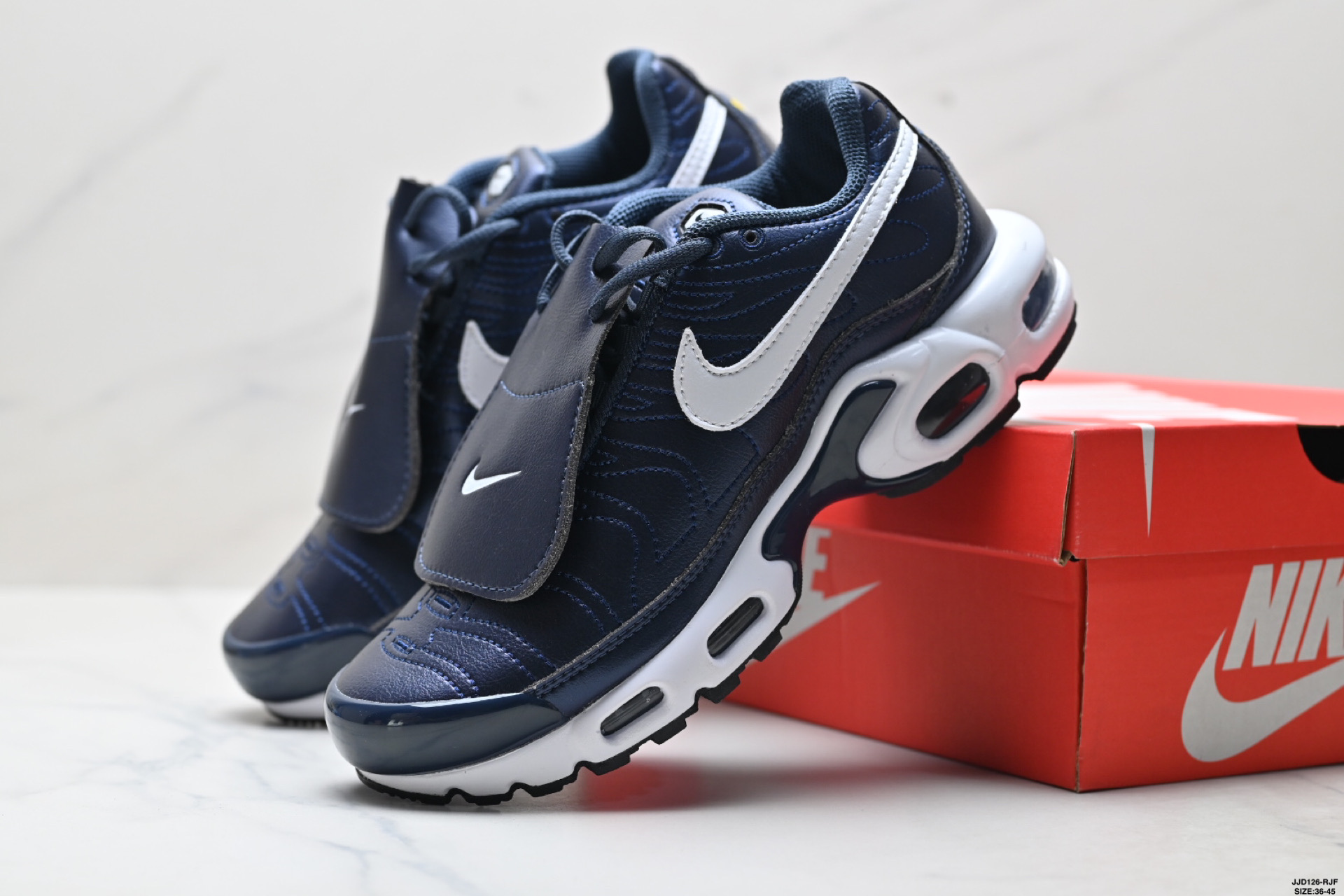 Nike Air Max Plus: Ligereza, Amortiguación y Estilo. ¡Comodidad y Soporte!
