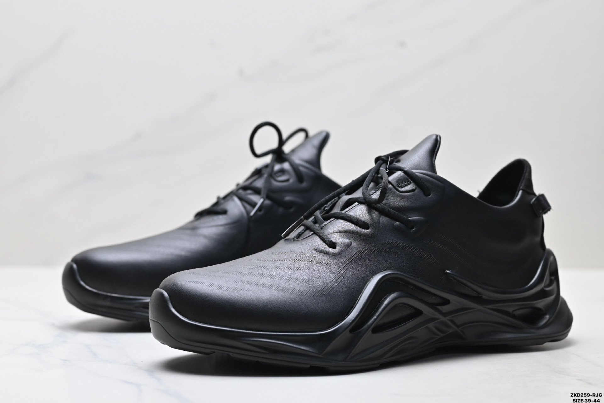 280 Ecco爱步 BIOM INFINITE系列 牛皮 圆头厚底系带 低帮 徒步鞋 825634-010