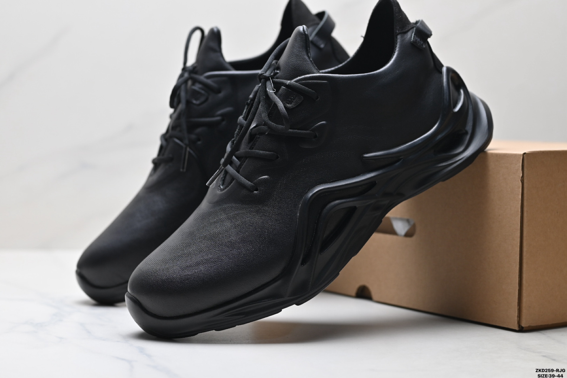 280 Ecco爱步 BIOM INFINITE系列 牛皮 圆头厚底系带 低帮 徒步鞋 825634-010