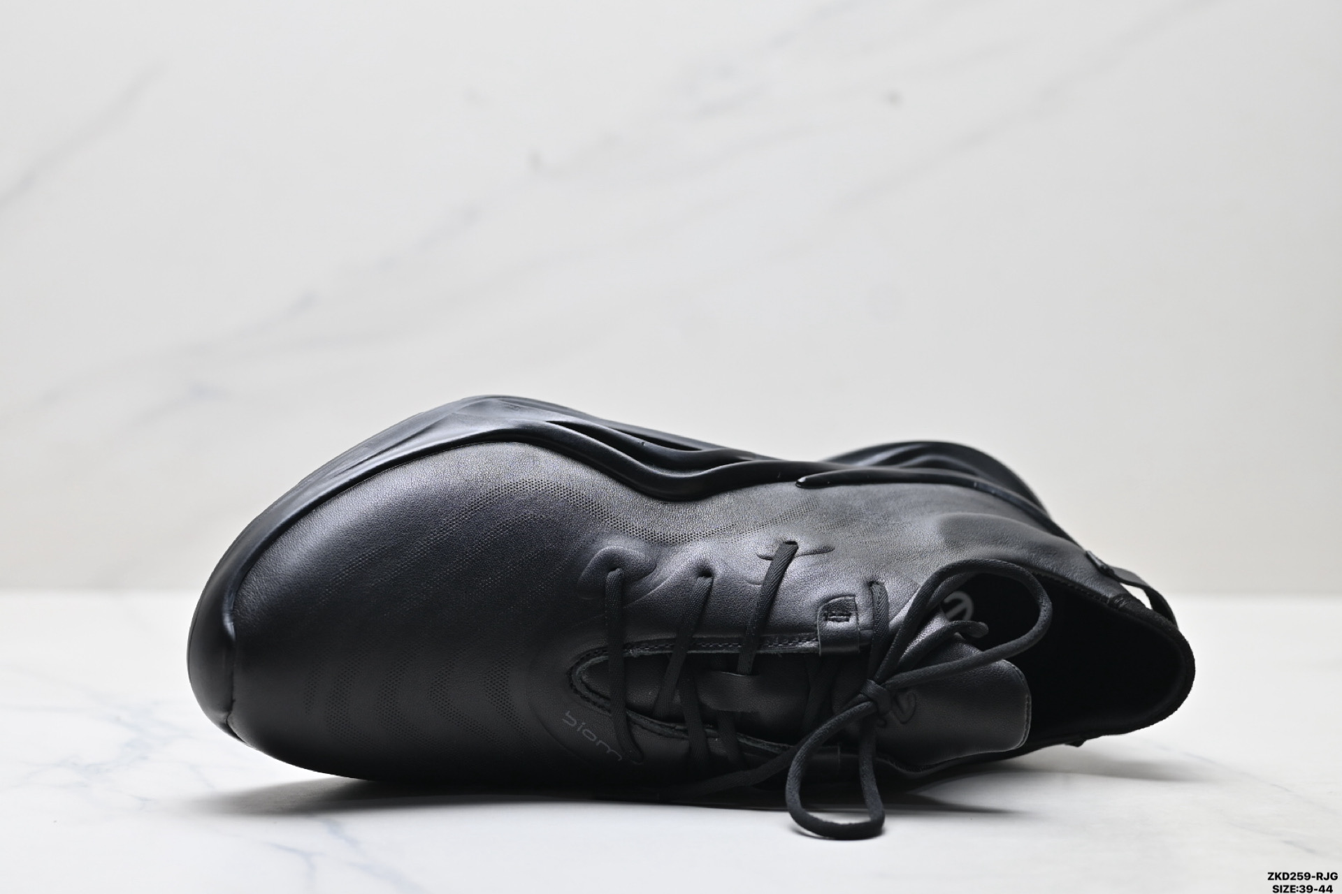 280 Ecco爱步 BIOM INFINITE系列 牛皮 圆头厚底系带 低帮 徒步鞋 825634-010