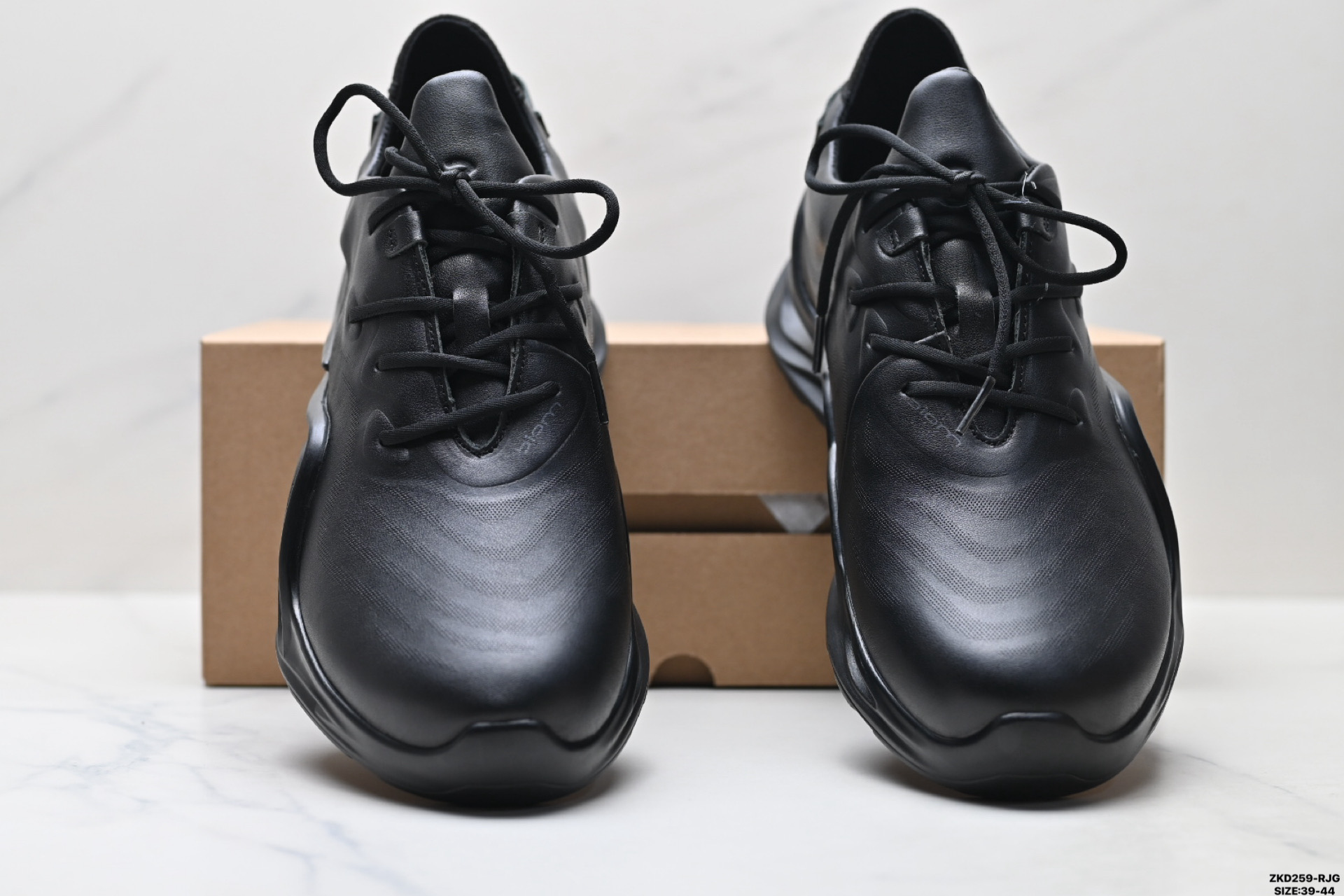 280 Ecco爱步 BIOM INFINITE系列 牛皮 圆头厚底系带 低帮 徒步鞋 825634-010