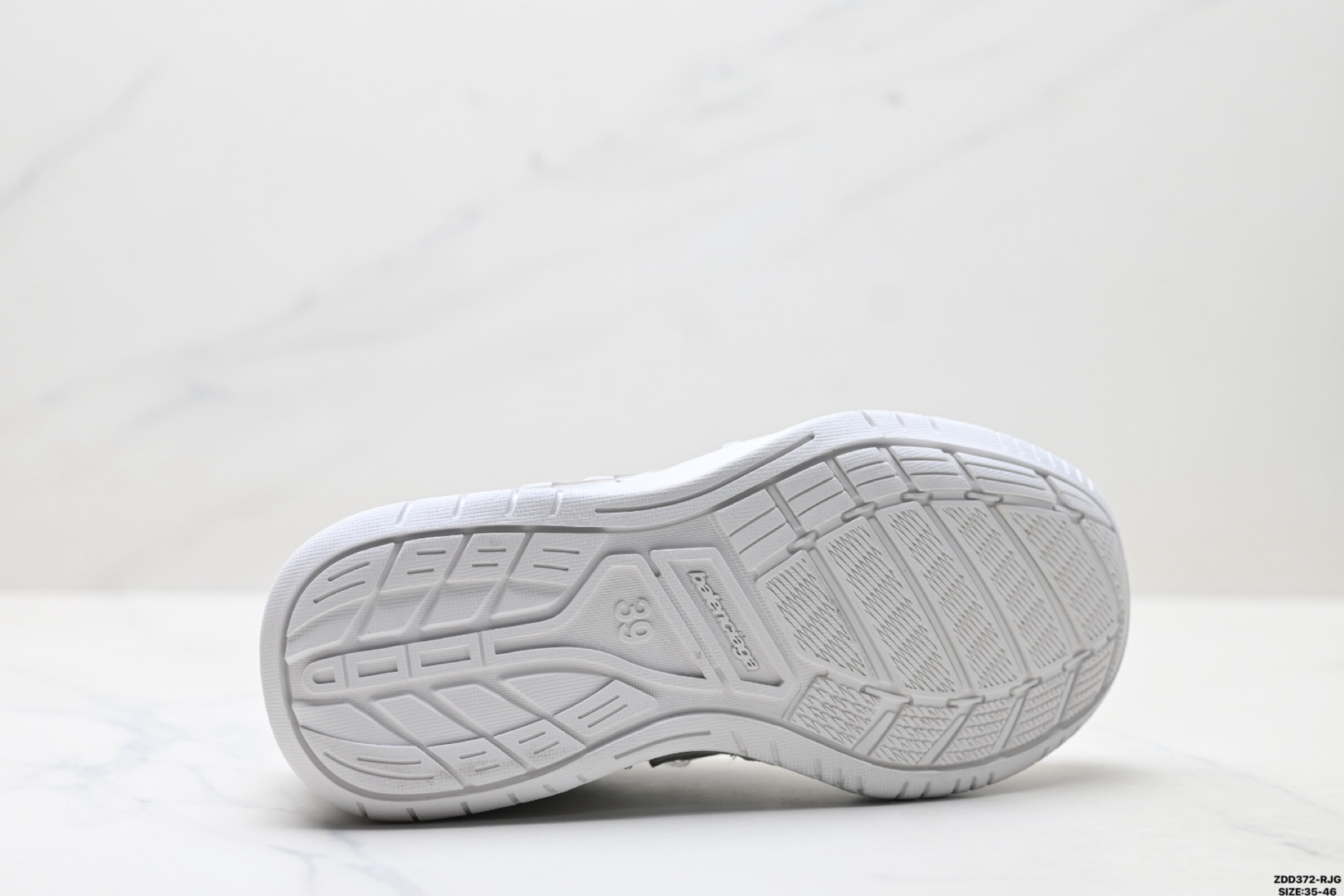 240 Balenciaga巴黎世家 Hamptons Worn-Out 圆头系带做旧低帮板鞋 841763 WCURS 9960