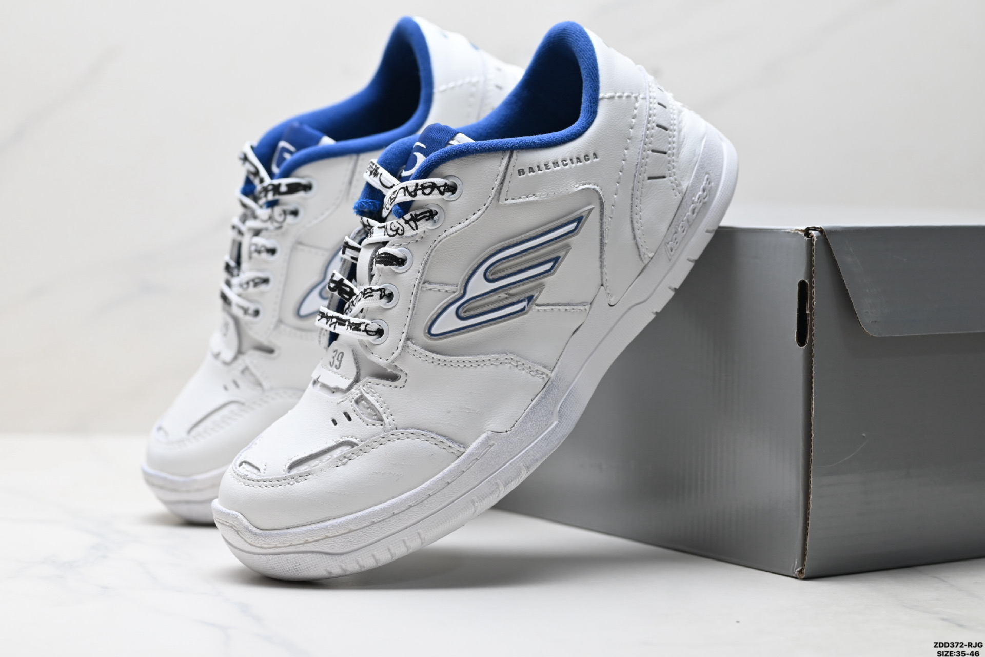 240 Balenciaga巴黎世家 Hamptons Worn-Out 圆头系带做旧低帮板鞋 841763 WCURS 9960