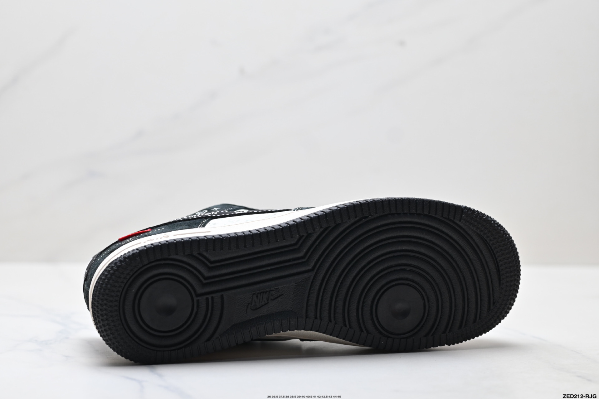 270 NIKE AIR FORCE 1‘07 CX5050-Y26