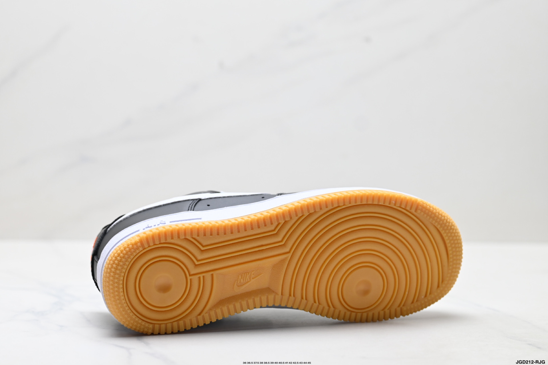 NIKE AIR FORCE 1‘07 II7630-001