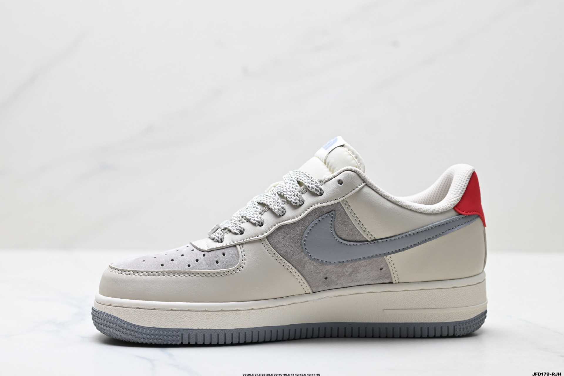 Nike Air Force 1 '07: Estilo icónico con un toque moderno y cómodo 4 i1758036896938 5345 0 2