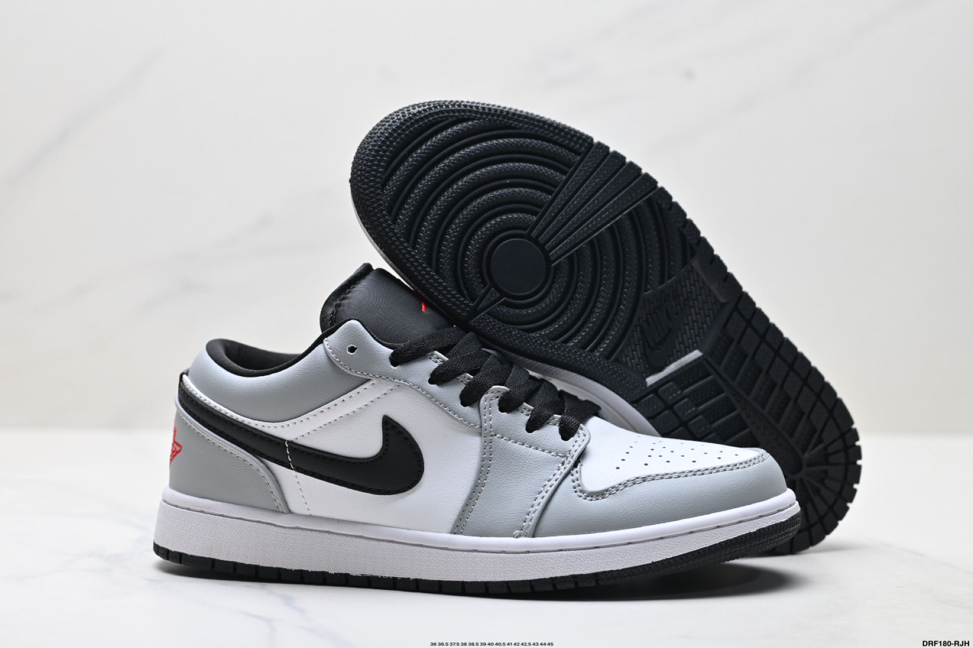 💰155
真标✅Nike Air Jordan 1 Low
AJ1乔1低帮休闲板鞋 同步官方配色 
官方货号:553558-116
尺码:36 36.5 37.5 38 38.5 39 40 40.5 41 42 42.5 43 44 45
ID:DRF180-RJH