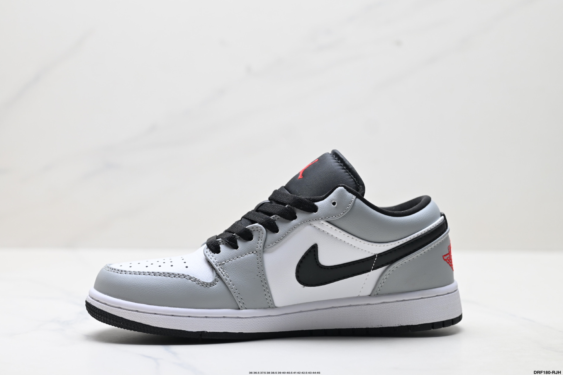 💰155
真标✅Nike Air Jordan 1 Low
AJ1乔1低帮休闲板鞋 同步官方配色 
官方货号:553558-116
尺码:36 36.5 37.5 38 38.5 39 40 40.5 41 42 42.5 43 44 45
ID:DRF180-RJH