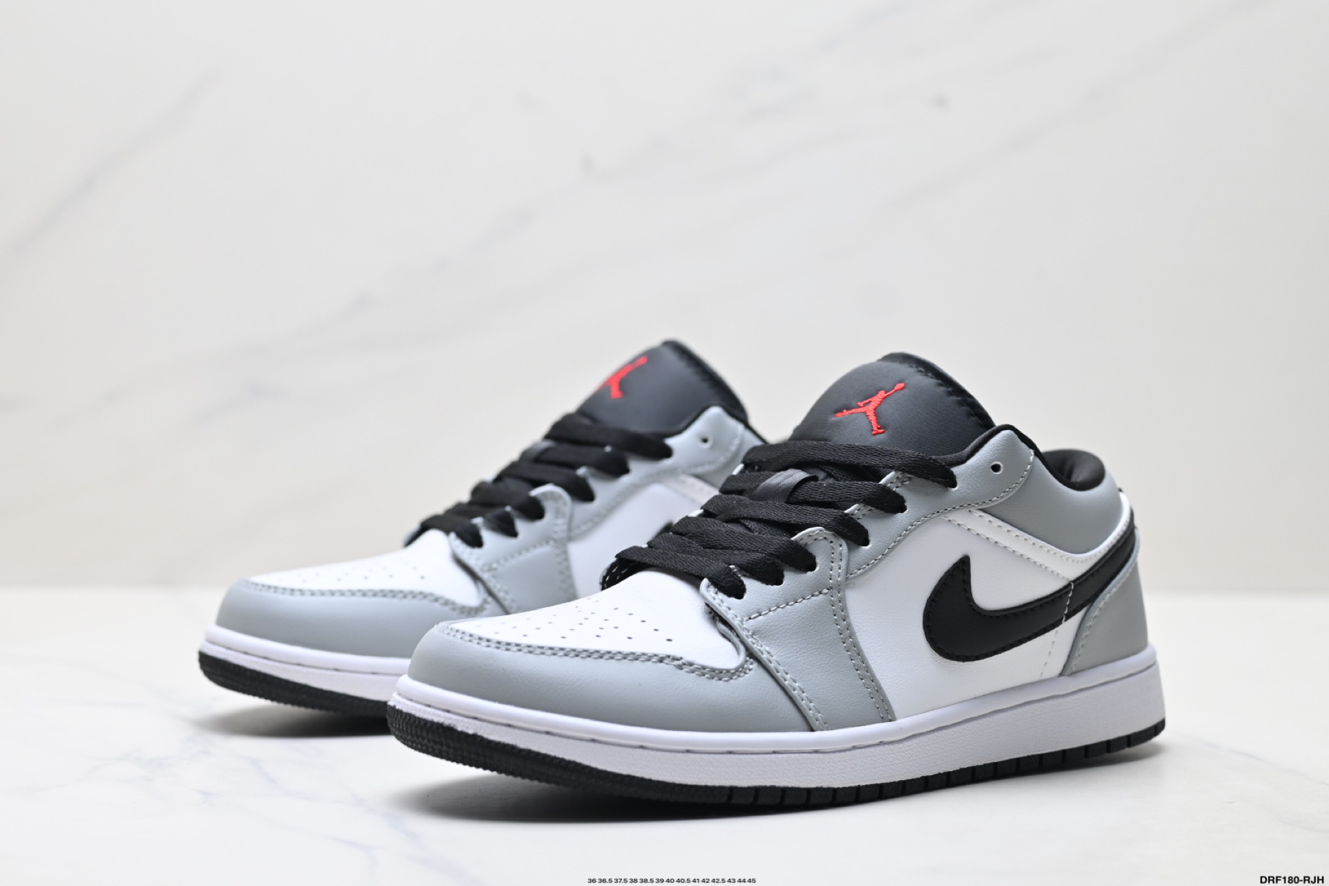 💰155
真标✅Nike Air Jordan 1 Low
AJ1乔1低帮休闲板鞋 同步官方配色 
官方货号:553558-116
尺码:36 36.5 37.5 38 38.5 39 40 40.5 41 42 42.5 43 44 45
ID:DRF180-RJH