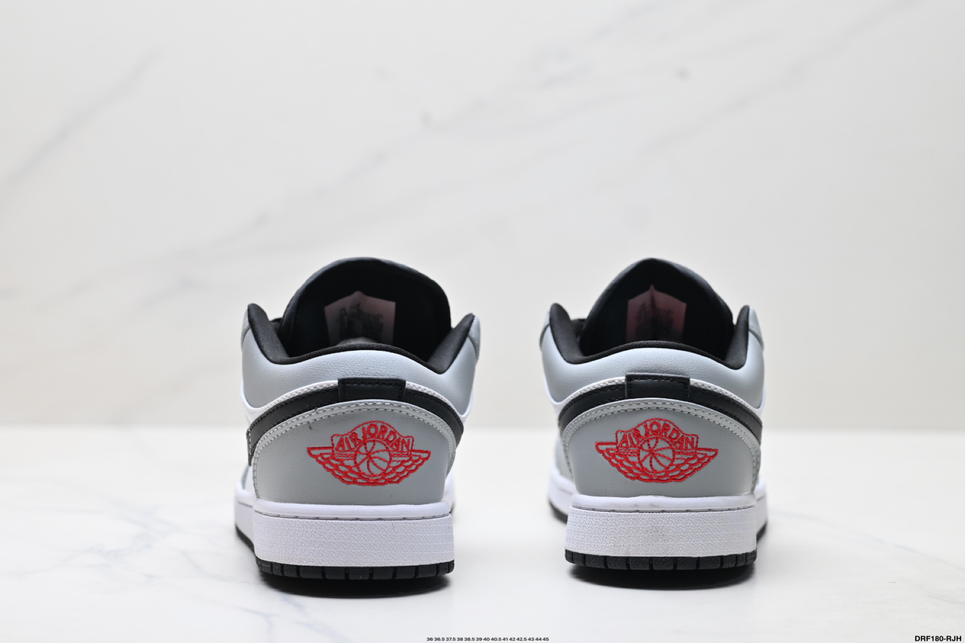 💰155
真标✅Nike Air Jordan 1 Low
AJ1乔1低帮休闲板鞋 同步官方配色 
官方货号:553558-116
尺码:36 36.5 37.5 38 38.5 39 40 40.5 41 42 42.5 43 44 45
ID:DRF180-RJH