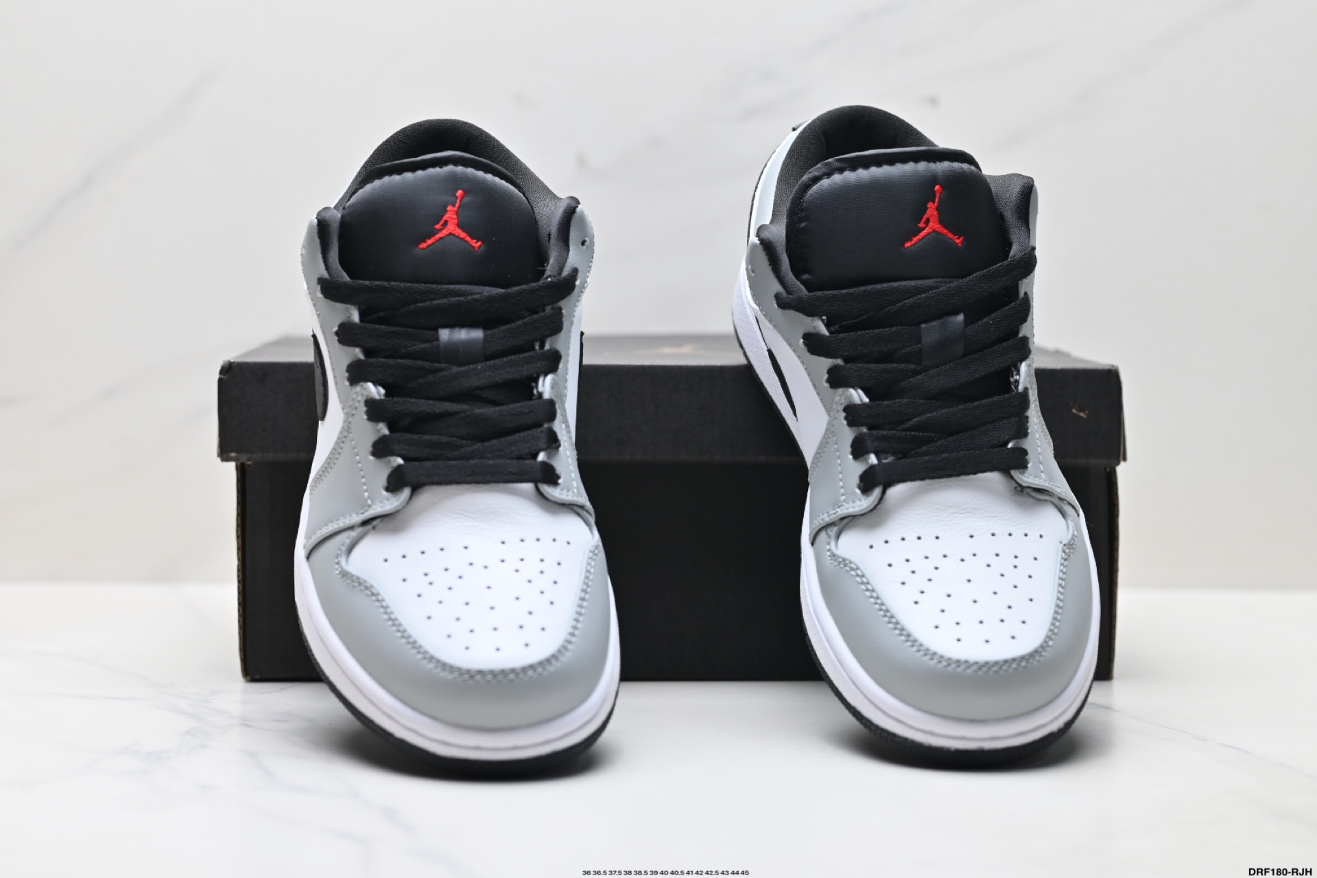 💰155
真标✅Nike Air Jordan 1 Low
AJ1乔1低帮休闲板鞋 同步官方配色 
官方货号:553558-116
尺码:36 36.5 37.5 38 38.5 39 40 40.5 41 42 42.5 43 44 45
ID:DRF180-RJH