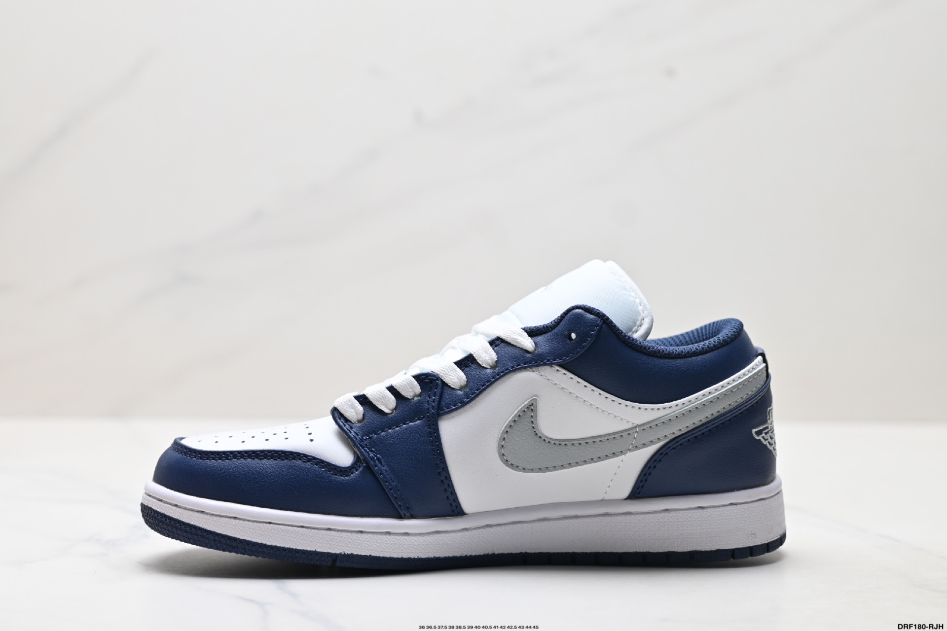 💰155
真标✅Nike Air Jordan 1 Low
AJ1乔1低帮休闲板鞋 同步官方配色 
官方货号:553558-116
尺码:36 36.5 37.5 38 38.5 39 40 40.5 41 42 42.5 43 44 45
ID:DRF180-RJH