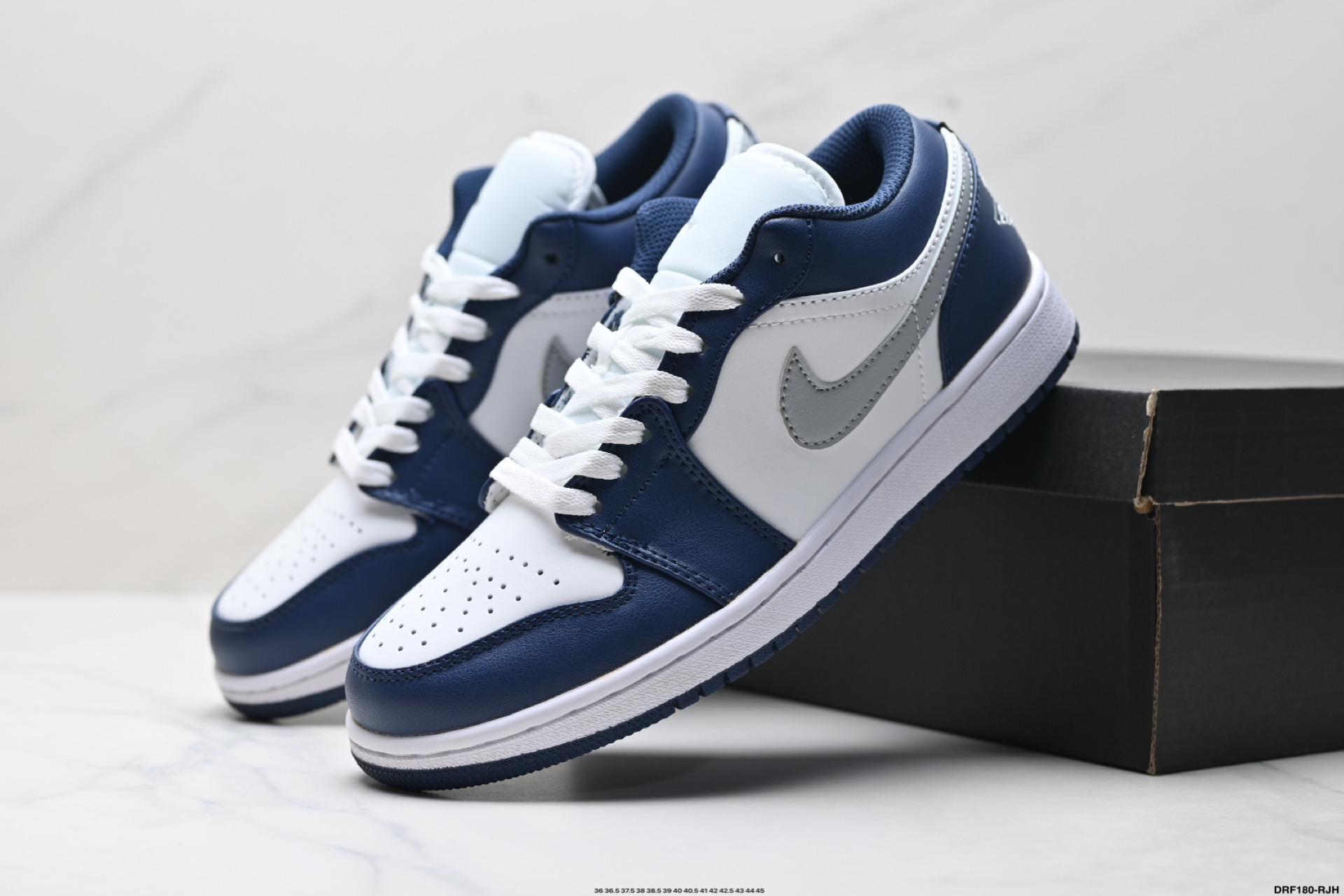 💰155
真标✅Nike Air Jordan 1 Low
AJ1乔1低帮休闲板鞋 同步官方配色 
官方货号:553558-116
尺码:36 36.5 37.5 38 38.5 39 40 40.5 41 42 42.5 43 44 45
ID:DRF180-RJH