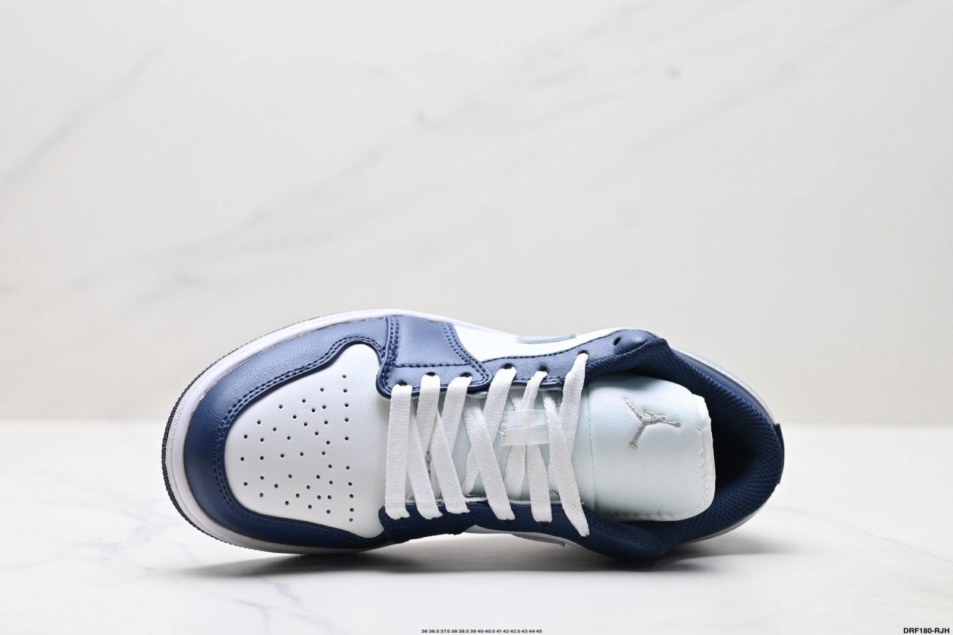 💰155
真标✅Nike Air Jordan 1 Low
AJ1乔1低帮休闲板鞋 同步官方配色 
官方货号:553558-116
尺码:36 36.5 37.5 38 38.5 39 40 40.5 41 42 42.5 43 44 45
ID:DRF180-RJH