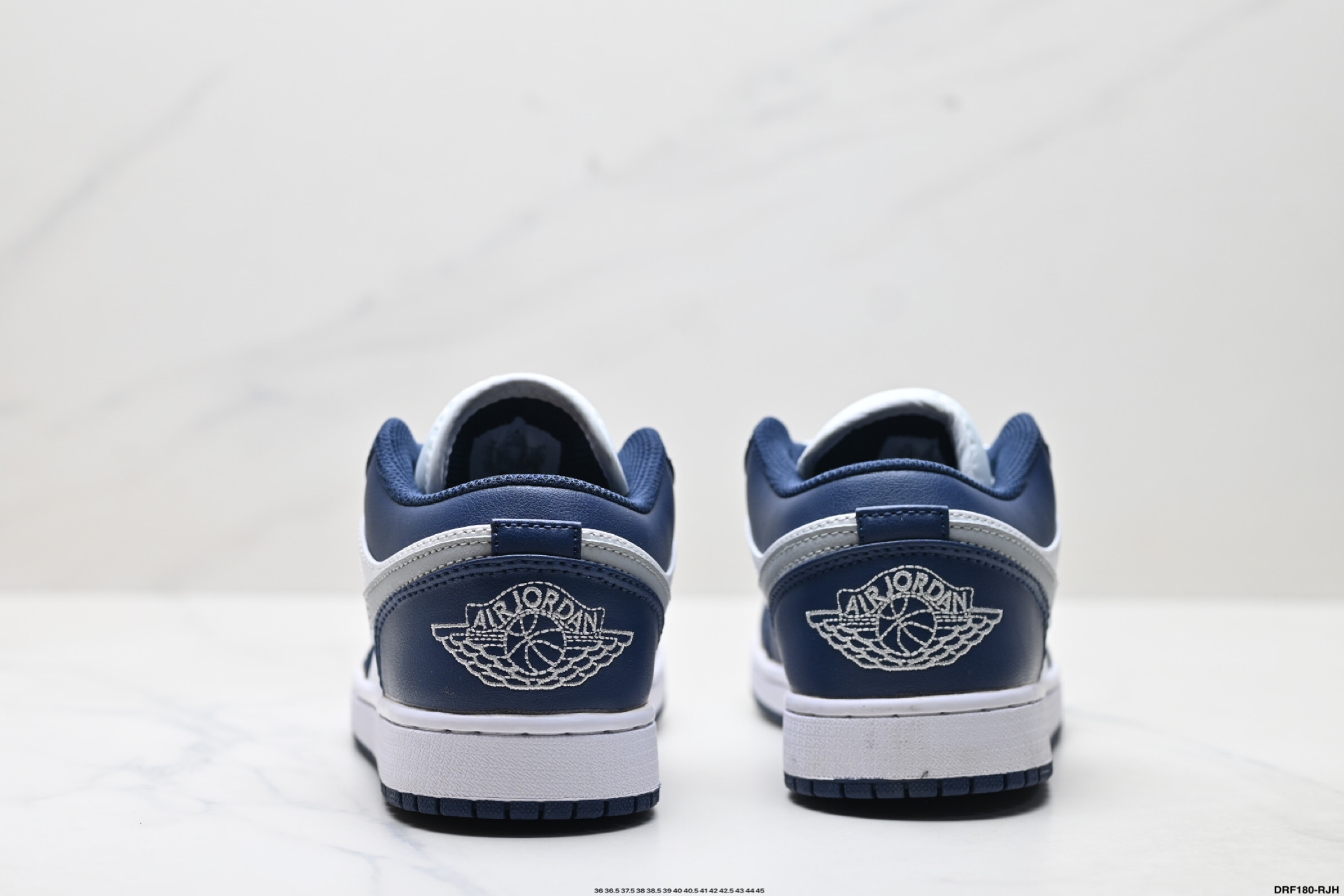 💰155
真标✅Nike Air Jordan 1 Low
AJ1乔1低帮休闲板鞋 同步官方配色 
官方货号:553558-116
尺码:36 36.5 37.5 38 38.5 39 40 40.5 41 42 42.5 43 44 45
ID:DRF180-RJH