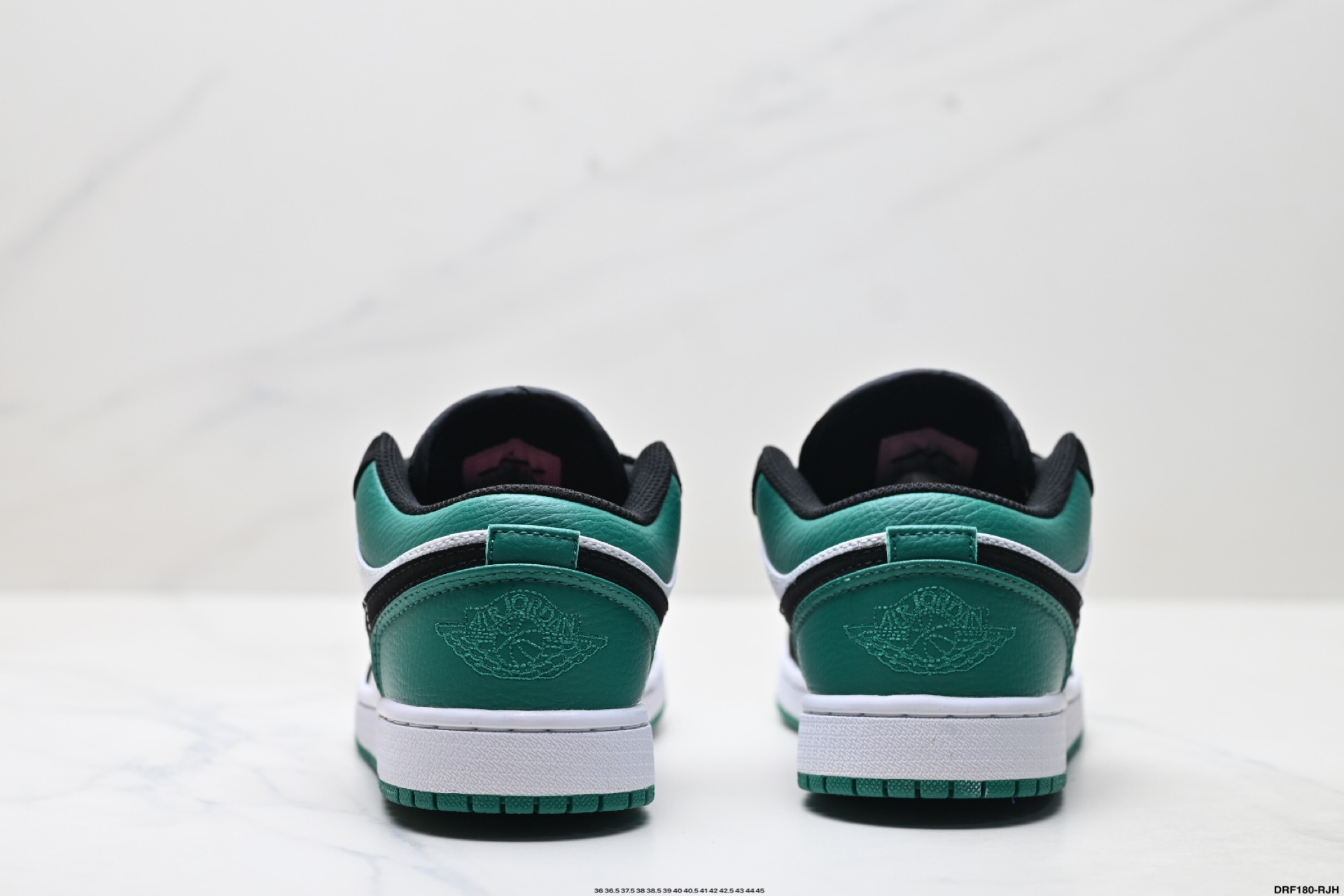 💰155
真标✅Nike Air Jordan 1 Low
AJ1乔1低帮休闲板鞋 同步官方配色 
官方货号:553558-116
尺码:36 36.5 37.5 38 38.5 39 40 40.5 41 42 42.5 43 44 45
ID:DRF180-RJH