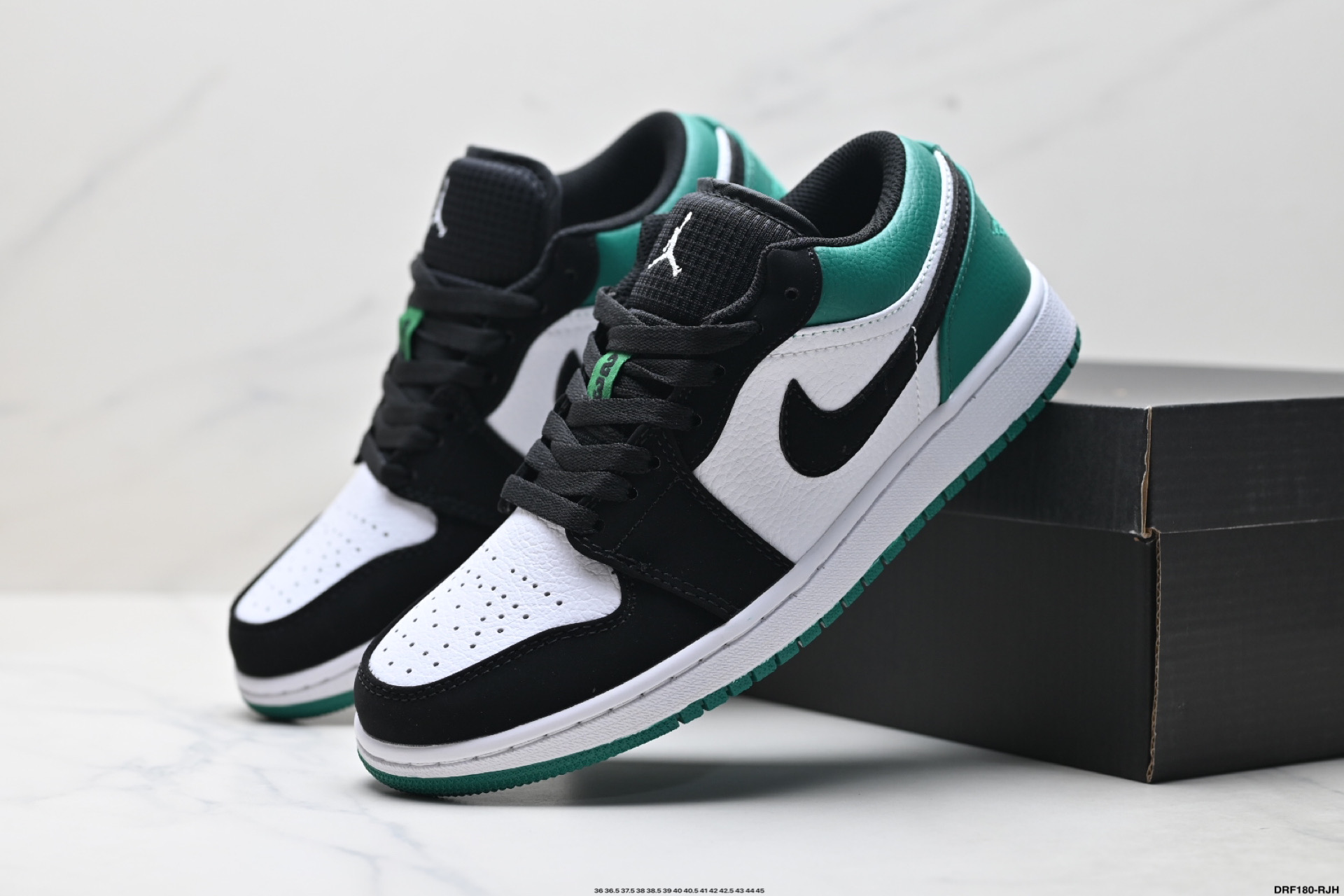 💰155
真标✅Nike Air Jordan 1 Low
AJ1乔1低帮休闲板鞋 同步官方配色 
官方货号:553558-116
尺码:36 36.5 37.5 38 38.5 39 40 40.5 41 42 42.5 43 44 45
ID:DRF180-RJH
