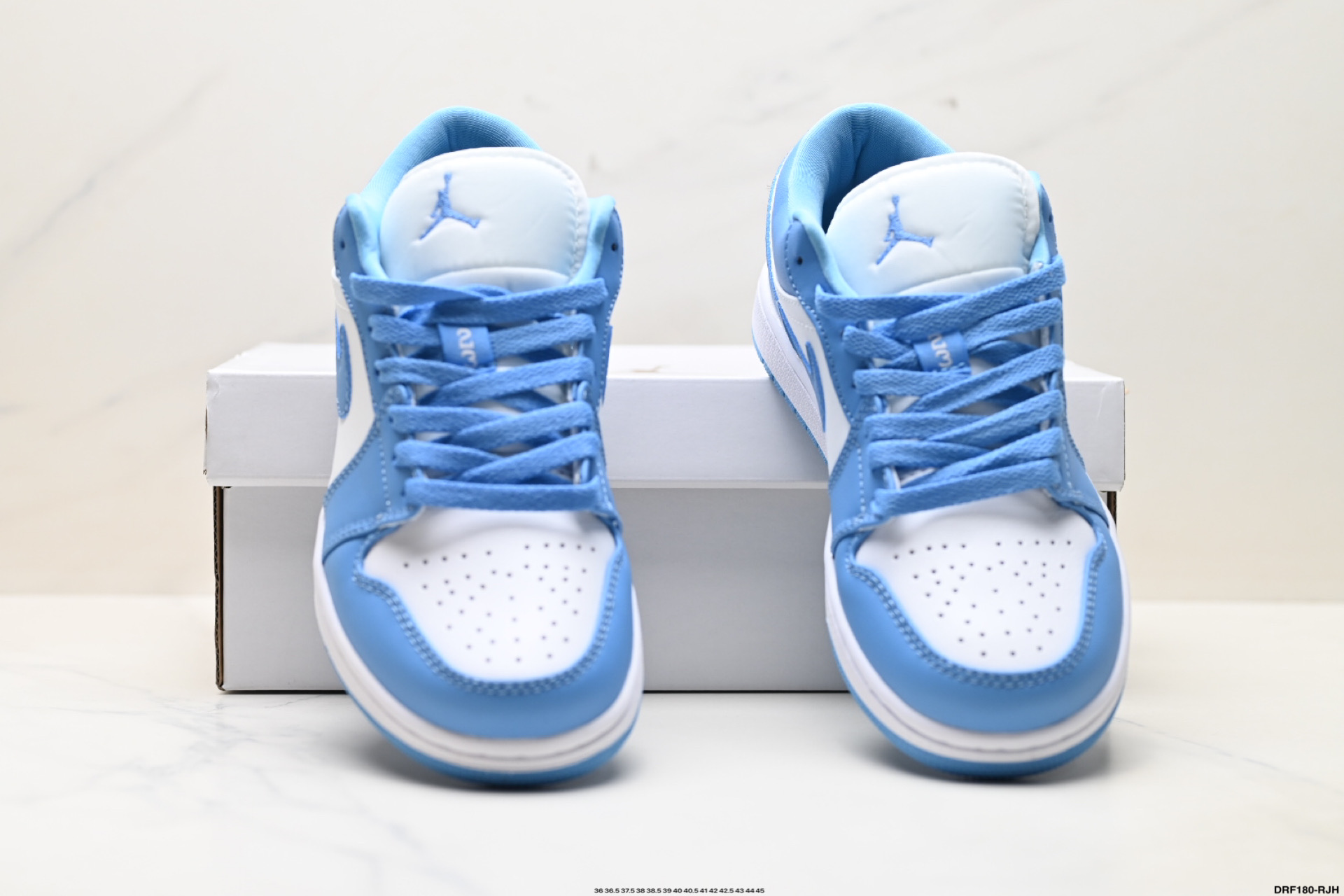 💰155
真标✅Nike Air Jordan 1 Low
AJ1乔1低帮休闲板鞋 同步官方配色 
官方货号:553558-116
尺码:36 36.5 37.5 38 38.5 39 40 40.5 41 42 42.5 43 44 45
ID:DRF180-RJH