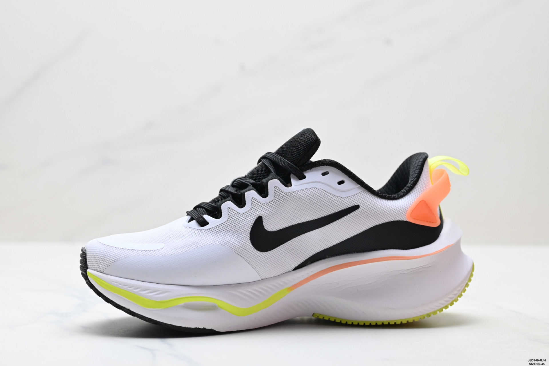 💰170
真标✅Nike Air Zoomx系列 耐克 低帮马拉松休闲运动慢跑鞋
必定是官方强力主推款式 真正的Zoom缓震科技嵌入 缓震大底带公司同步定位
货号:CK4318-101
Size:39-45
ID:JJD149-RJH
